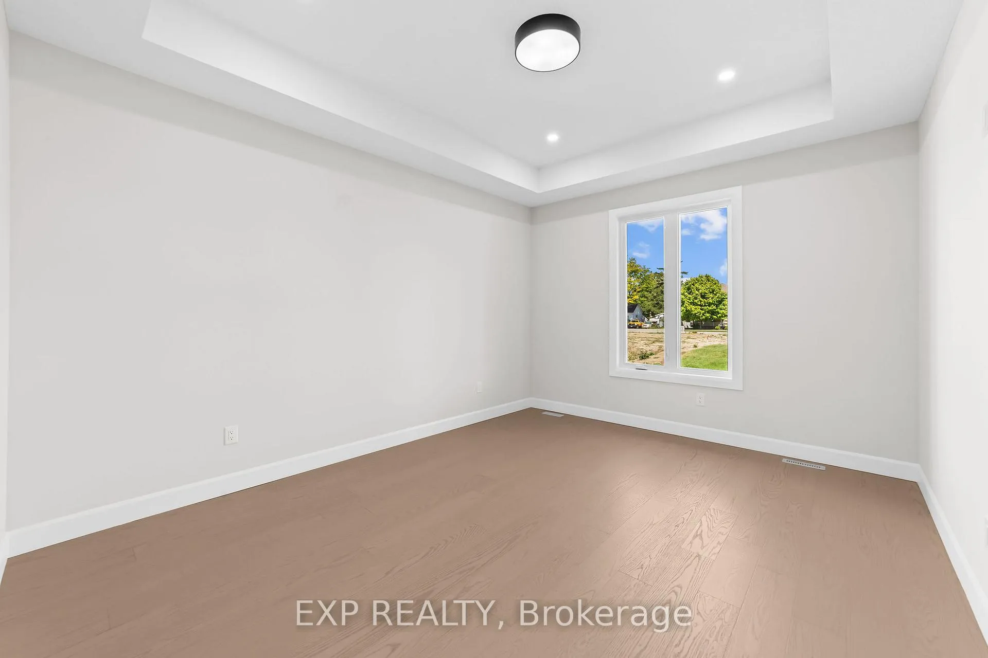 Photo 19 of 421 Ontario Street, Warwick, Watford — HOMEH