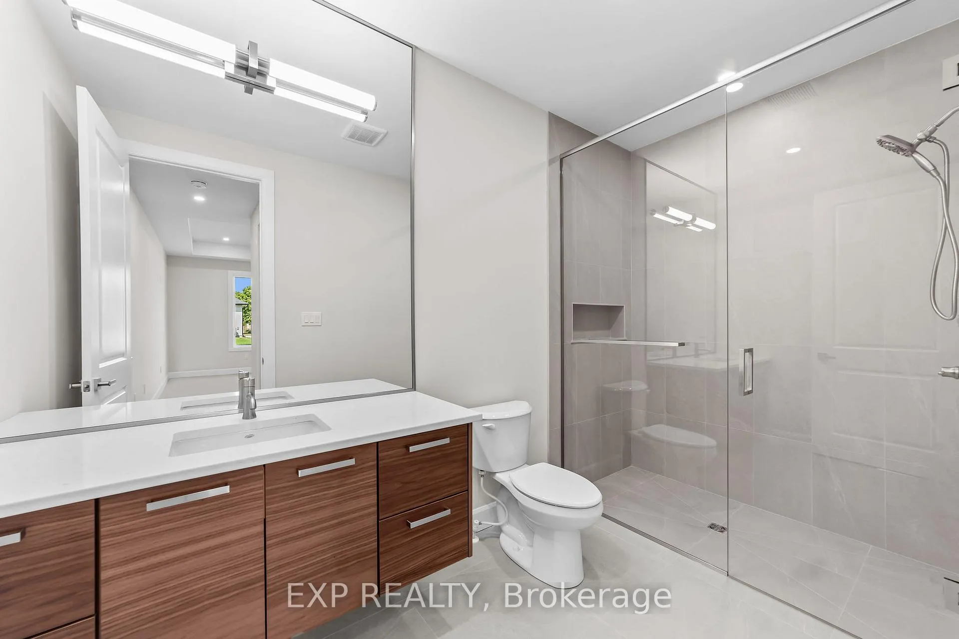 Photo 21 of 421 Ontario Street, Warwick, Watford — HOMEH