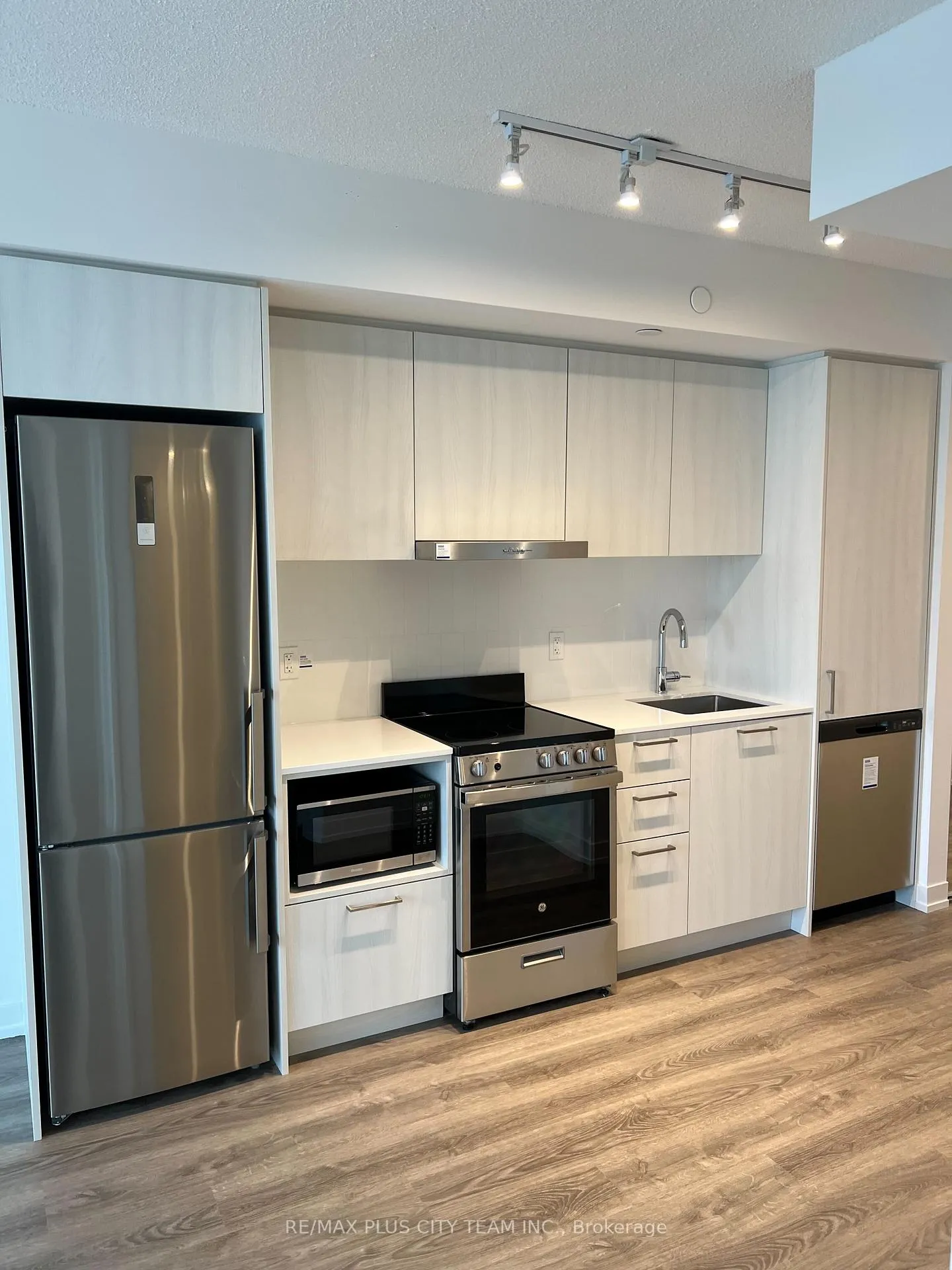 Photo 4 of Unit 1801, 195 Commerce Street, Vaughan, Vaughan Corporate Centre — HOMEH
