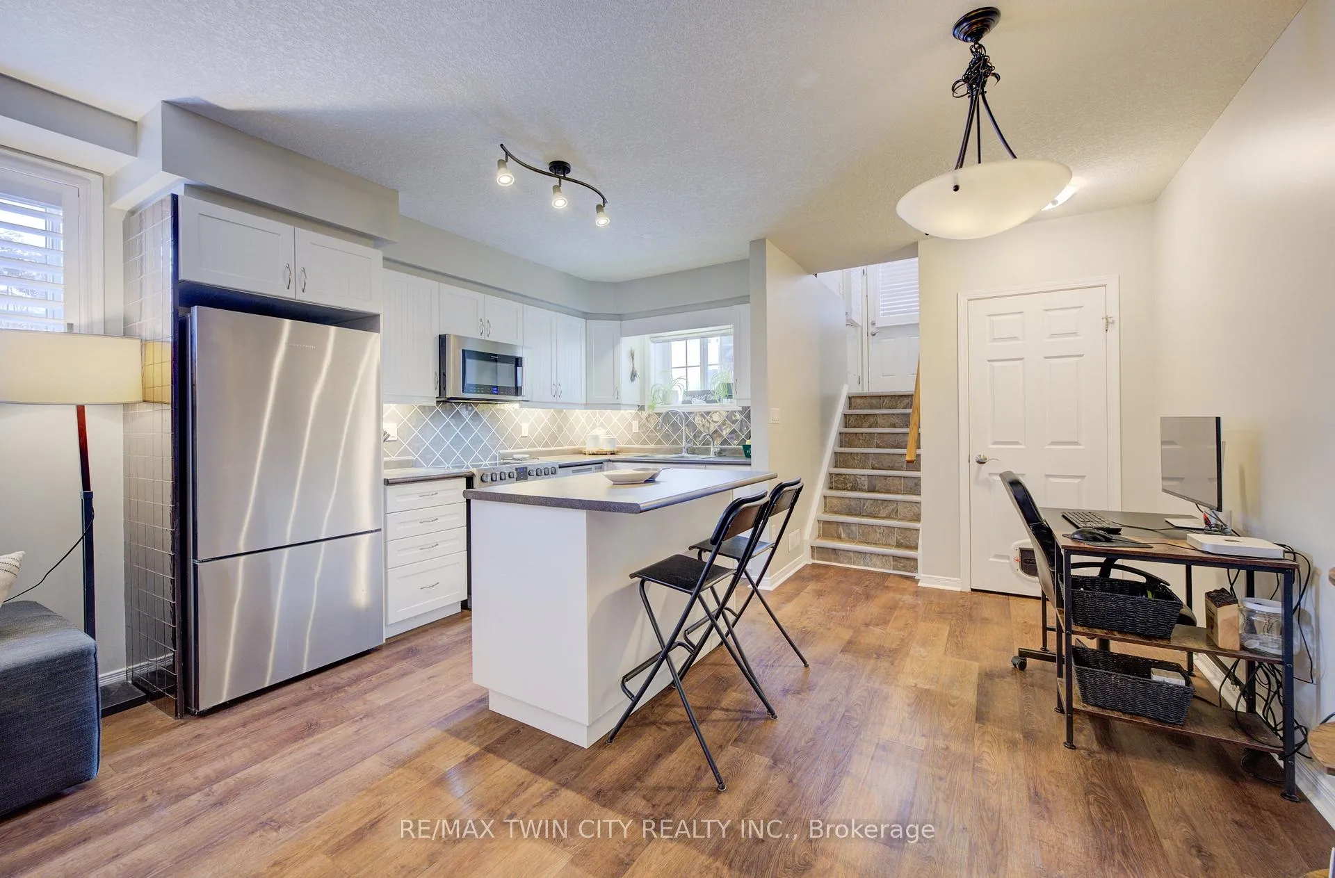 Photo 3 of 240 Westmeadow Drive, Kitchener, Highland West — HOMEH