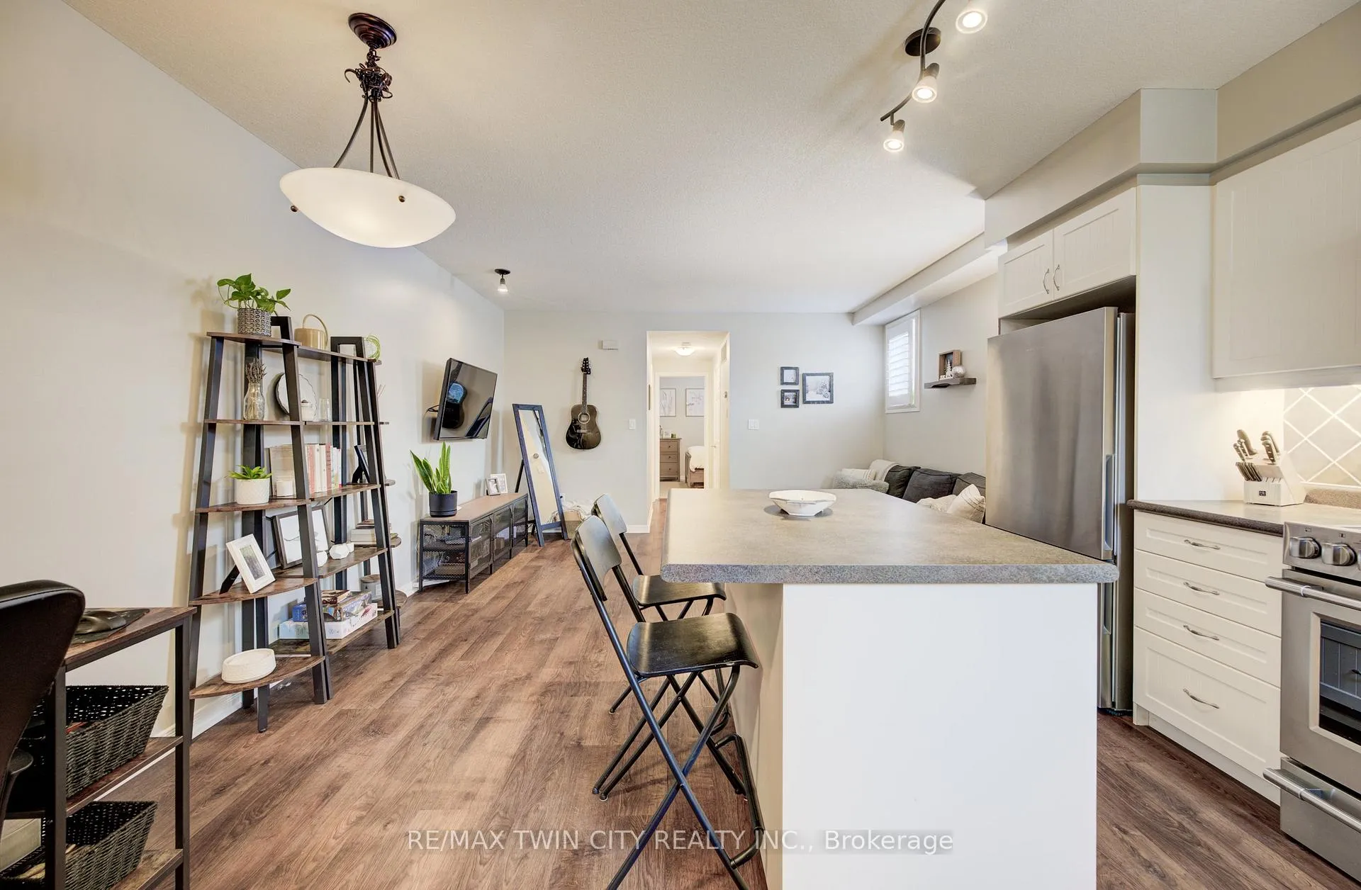 Photo 7 of 240 Westmeadow Drive, Kitchener, Highland West — HOMEH