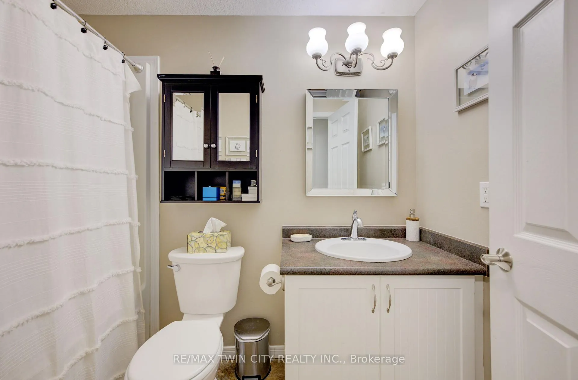 Photo 10 of 240 Westmeadow Drive, Kitchener, Highland West — HOMEH