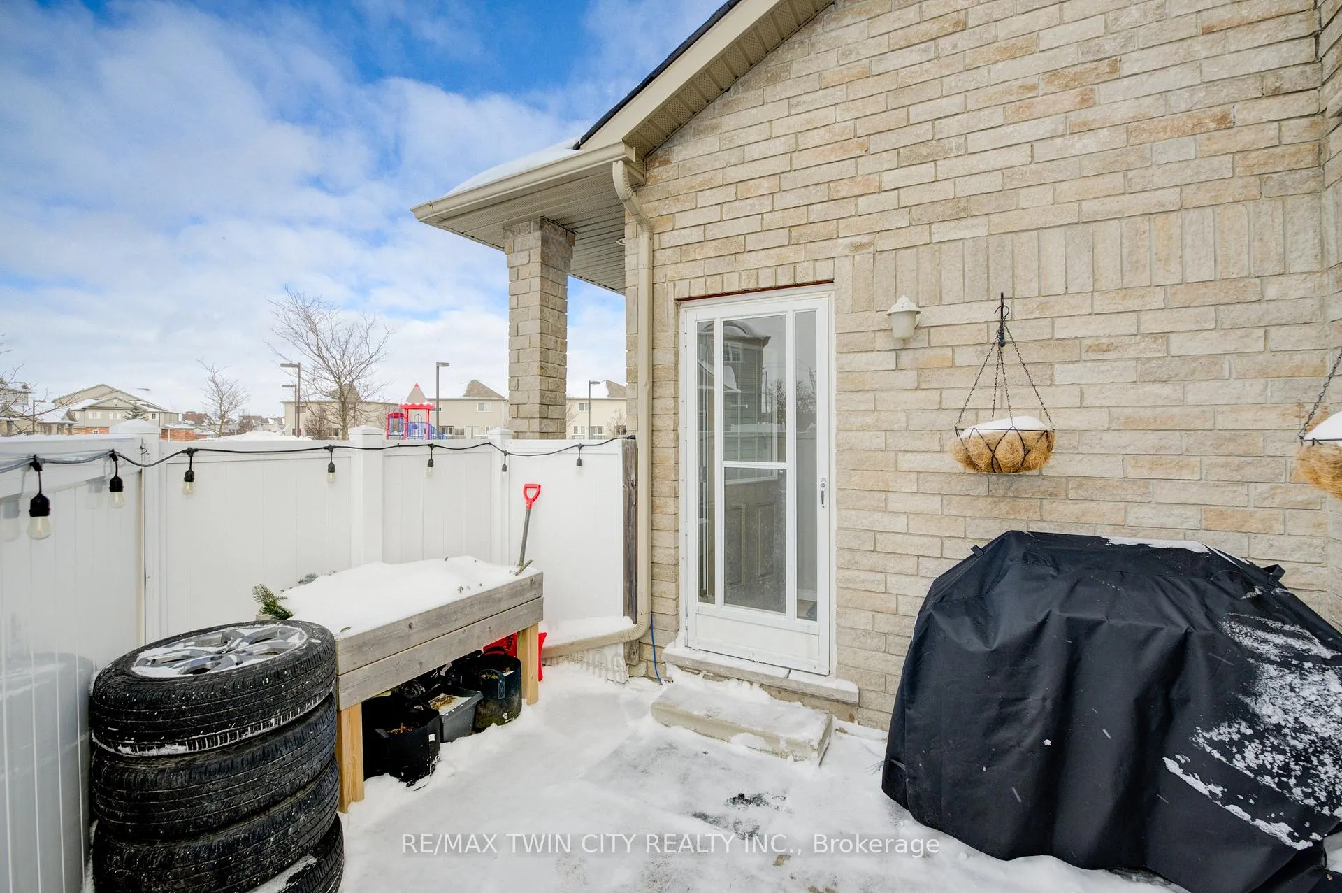 Photo 14 of 240 Westmeadow Drive, Kitchener, Highland West — HOMEH