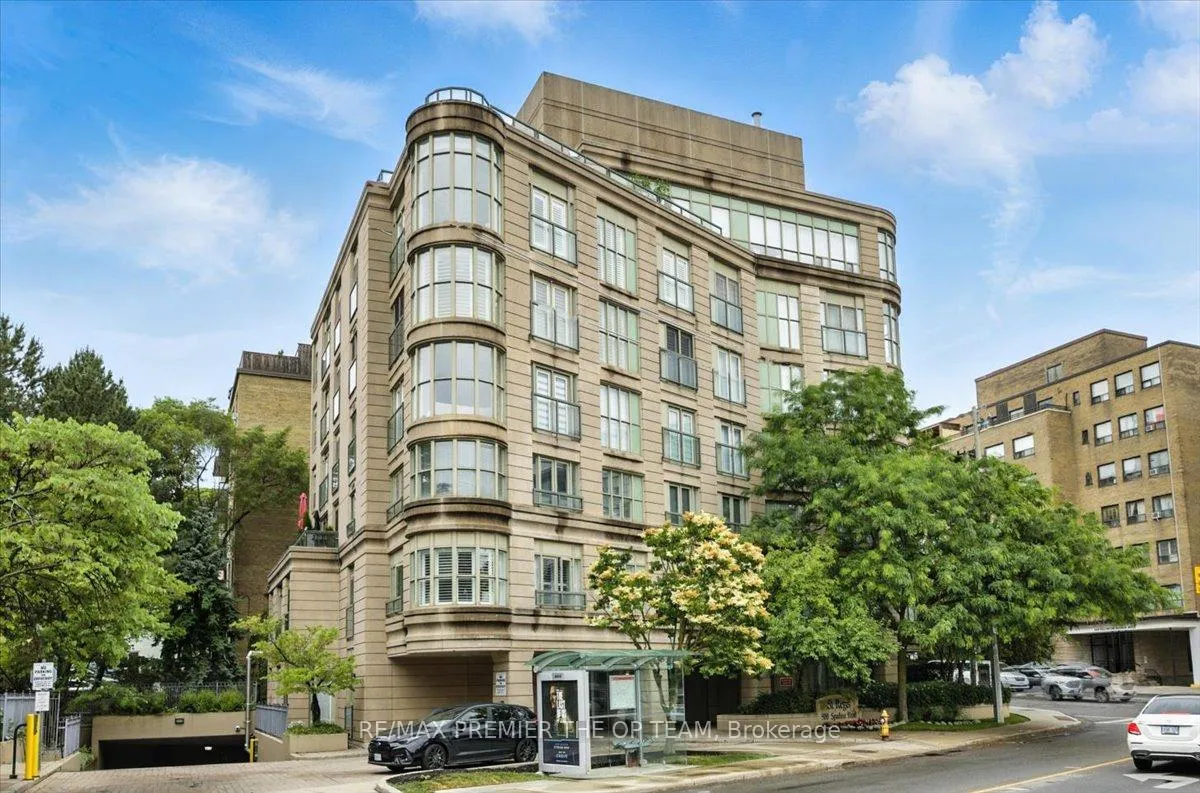 Front of Unit 401, 800 Spadina Road