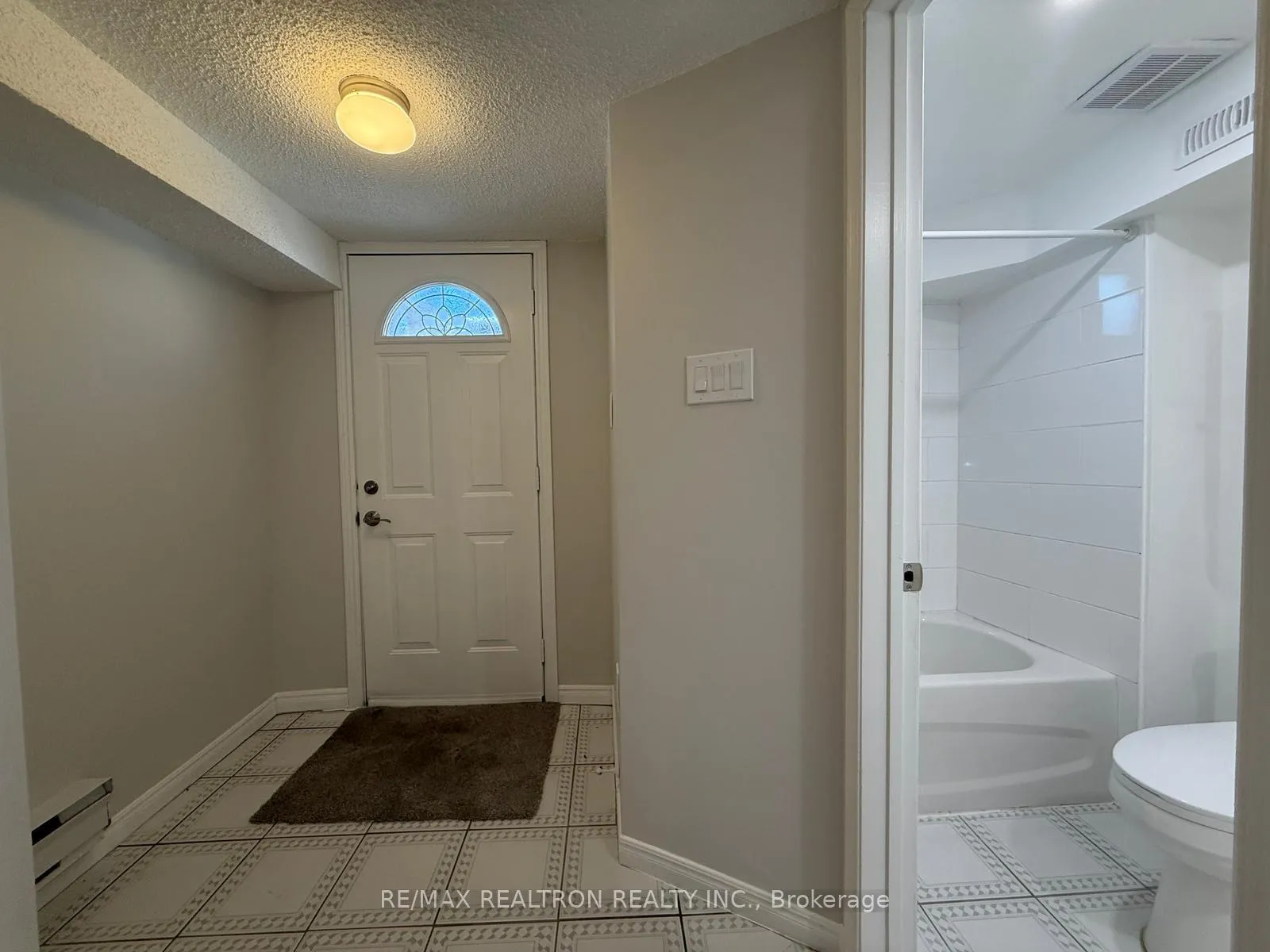 Photo 4 of Unit Bsmnt, 7 Mcmorran Crescent, Vaughan, Brownridge — HOMEH