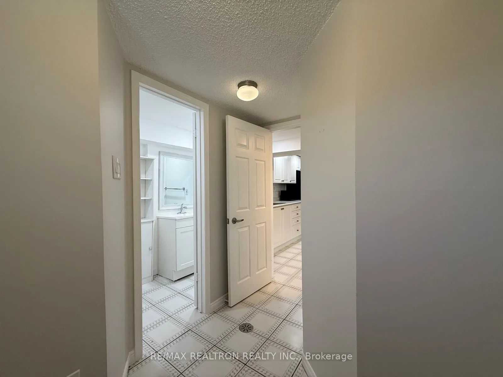 Photo 5 of Unit Bsmnt, 7 Mcmorran Crescent, Vaughan, Brownridge — HOMEH