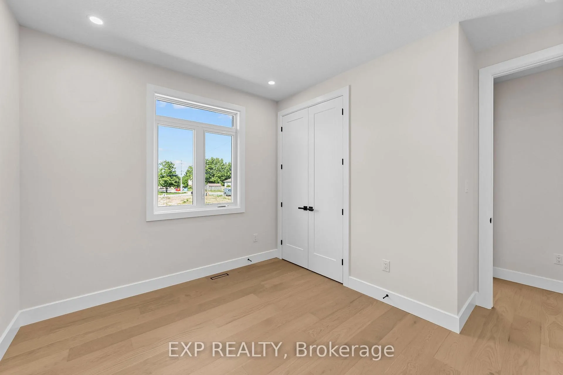 Photo 20 of 420 Erie Street, Warwick, Watford — HOMEH