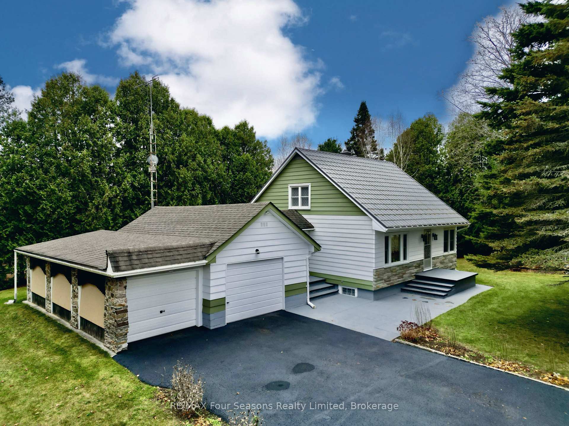 Front of 5601 County Road 9