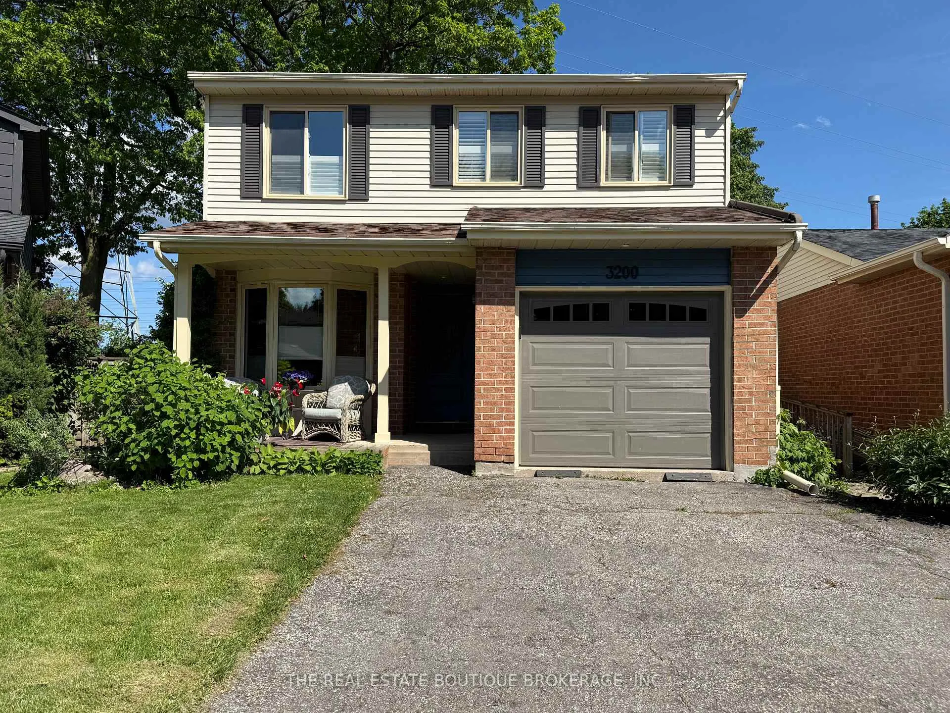 Front of 3200 Greenbough Crescent