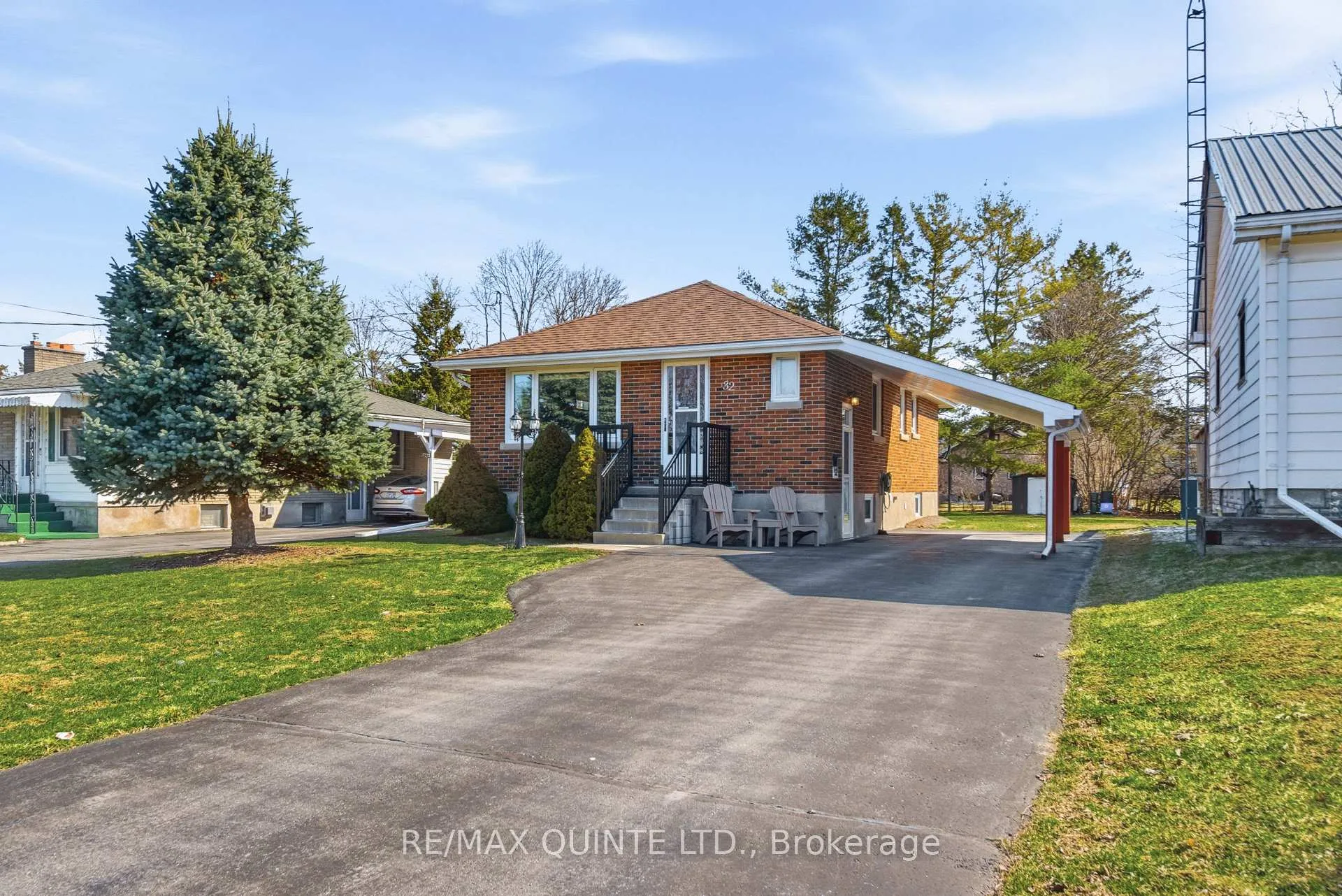 Photo 1 of 32 Bongard Crescent, Belleville, Belleville Ward — HOMEH