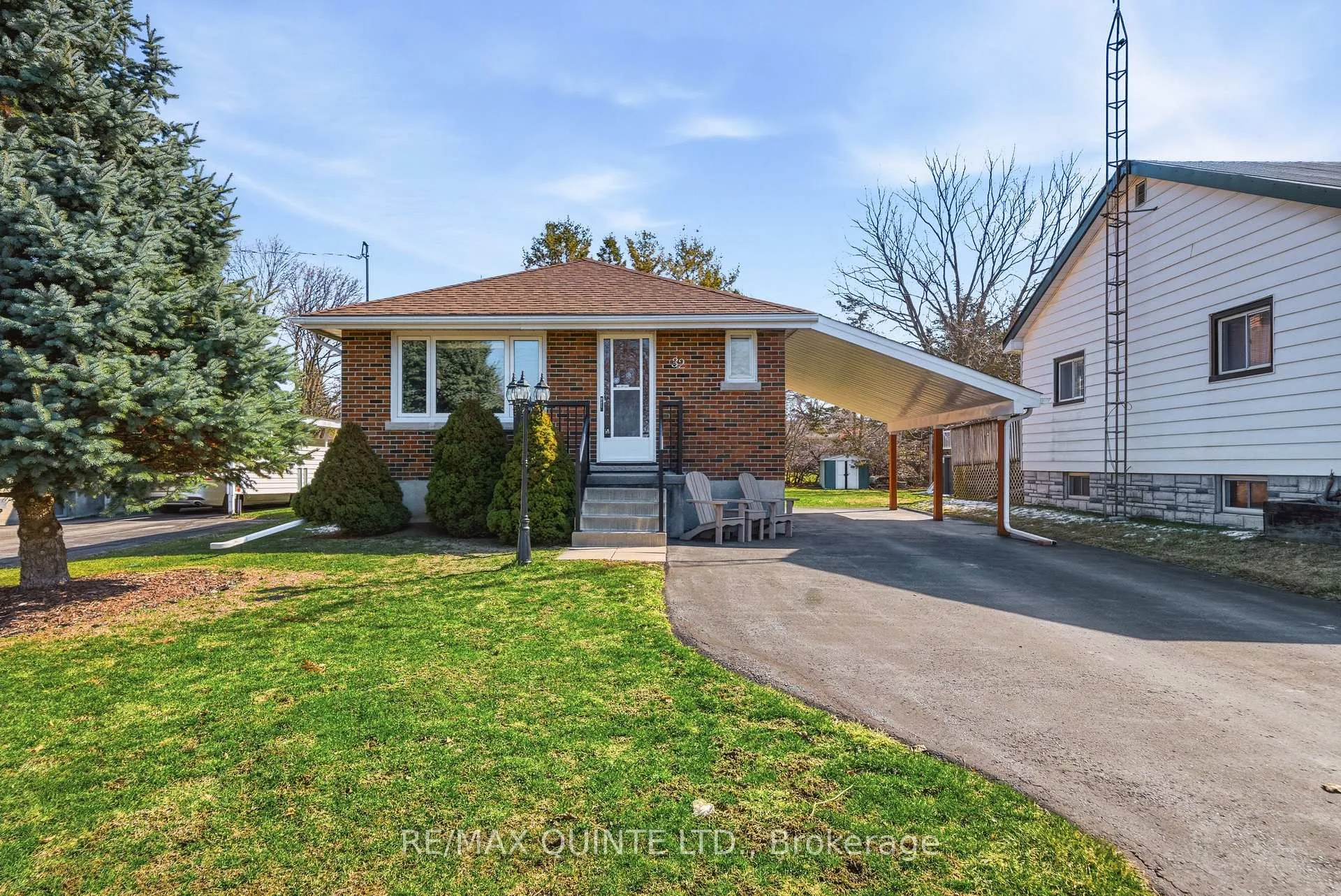 Photo 2 of 32 Bongard Crescent, Belleville, Belleville Ward — HOMEH