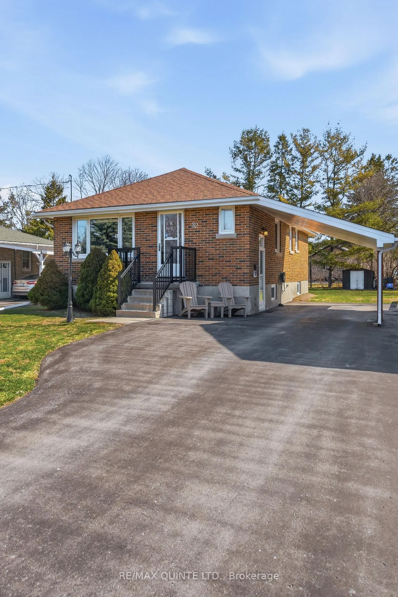 Photo 3 of 32 Bongard Crescent, Belleville, Belleville Ward — HOMEH
