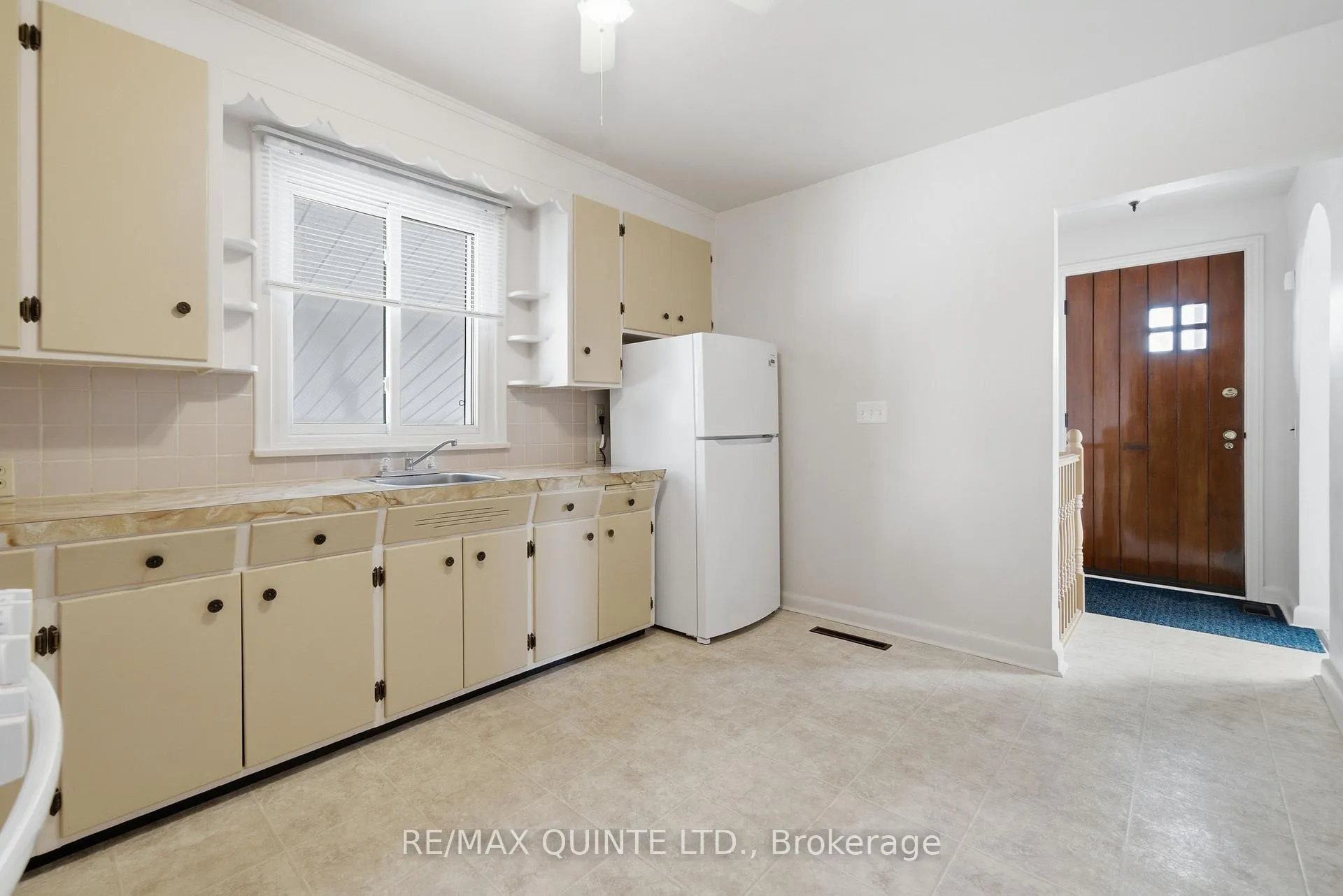 Photo 10 of 32 Bongard Crescent, Belleville, Belleville Ward — HOMEH