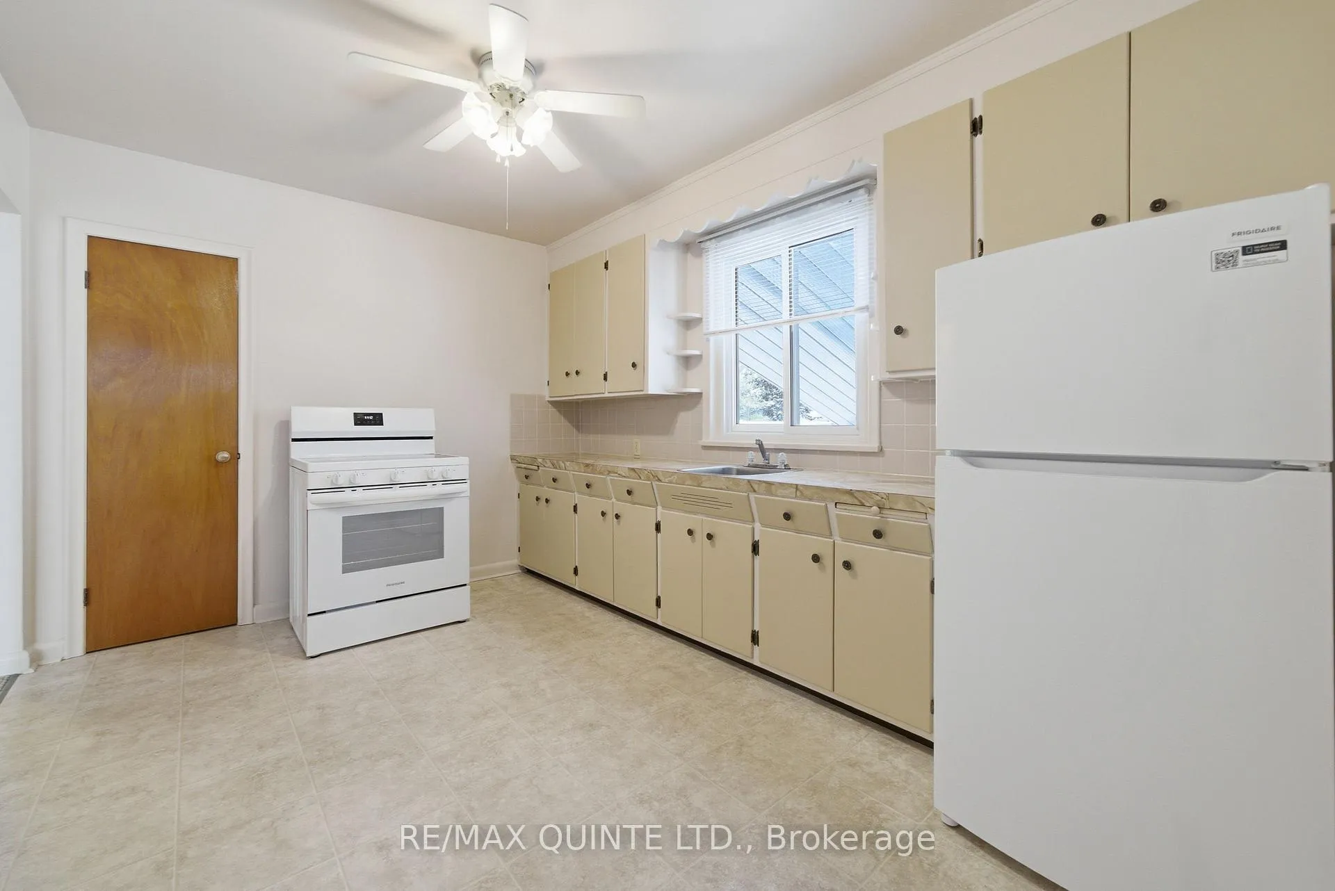 Photo 11 of 32 Bongard Crescent, Belleville, Belleville Ward — HOMEH