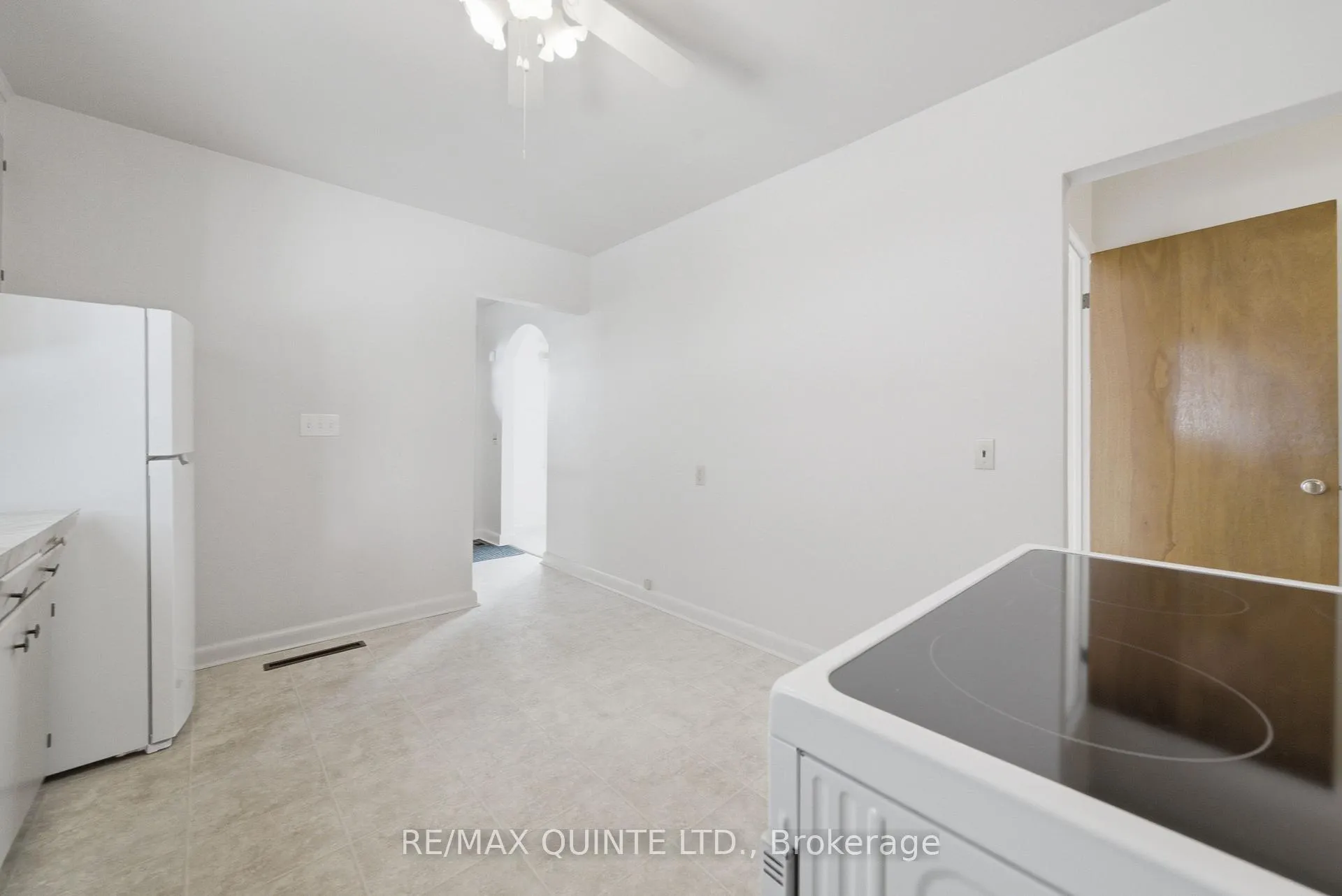 Photo 13 of 32 Bongard Crescent, Belleville, Belleville Ward — HOMEH