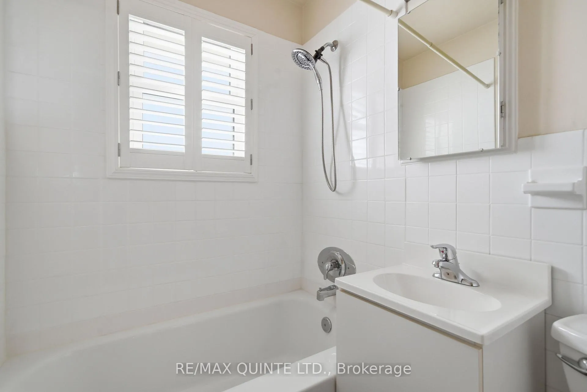 Photo 19 of 32 Bongard Crescent, Belleville, Belleville Ward — HOMEH