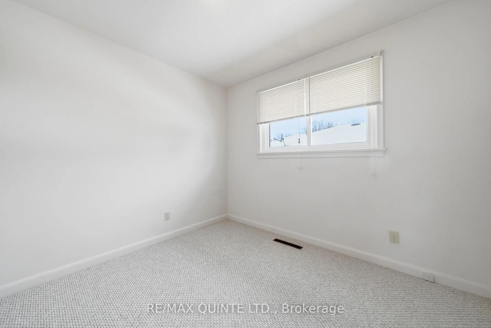 Photo 20 of 32 Bongard Crescent, Belleville, Belleville Ward — HOMEH