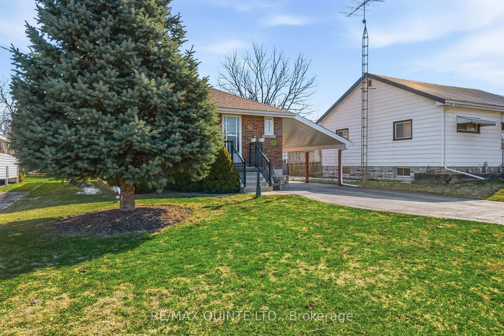 Photo 33 of 32 Bongard Crescent, Belleville, Belleville Ward — HOMEH