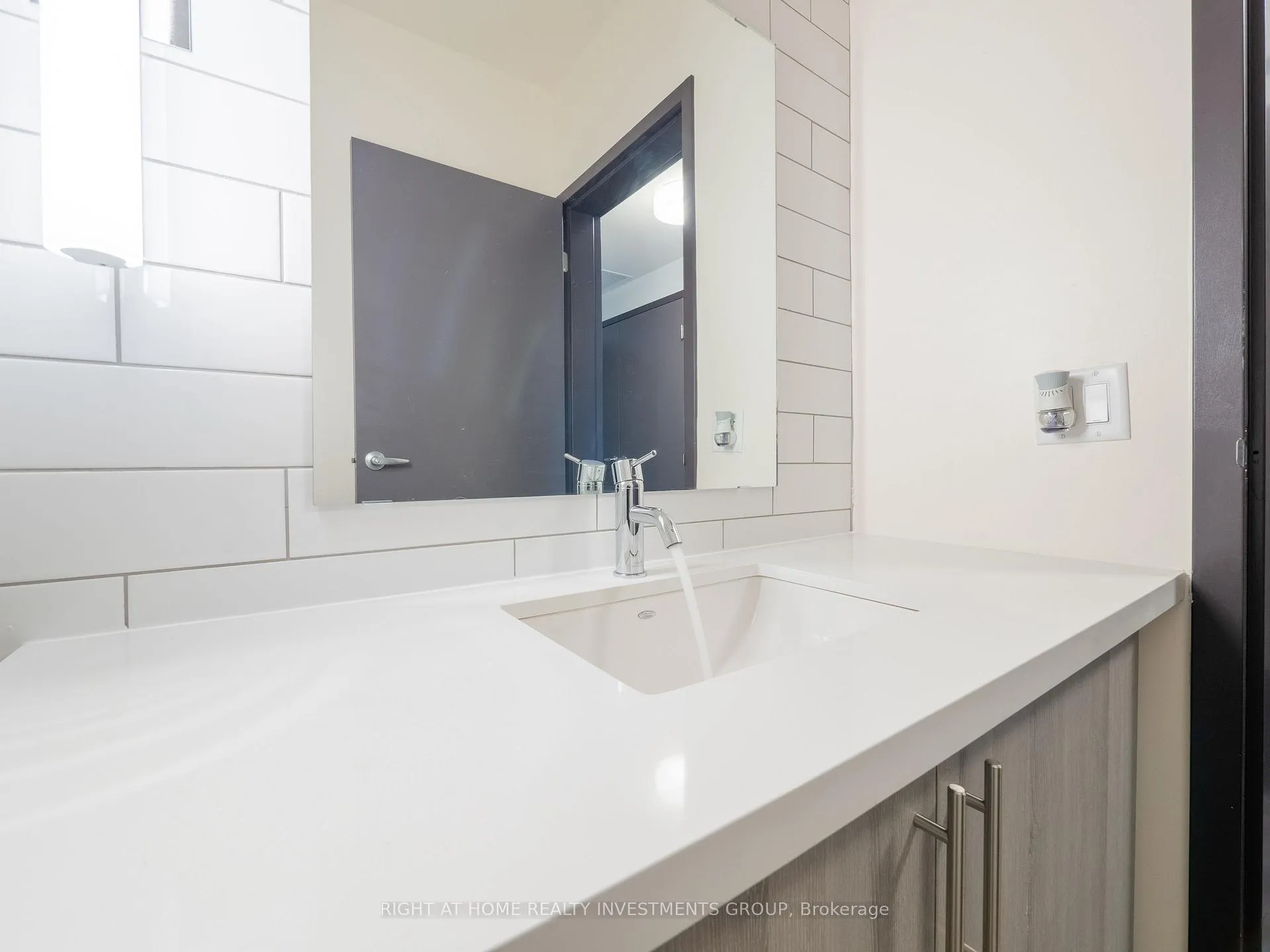 Photo 3 of Unit 303, 121 King Street E, Hamilton, Beasley — HOMEH