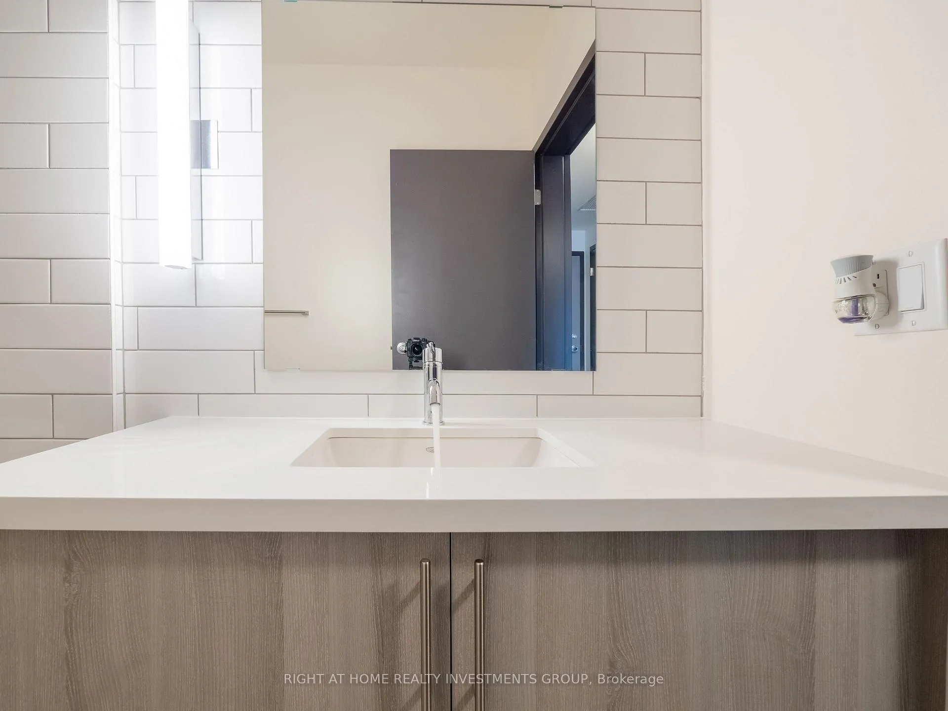 Photo 4 of Unit 303, 121 King Street E, Hamilton, Beasley — HOMEH