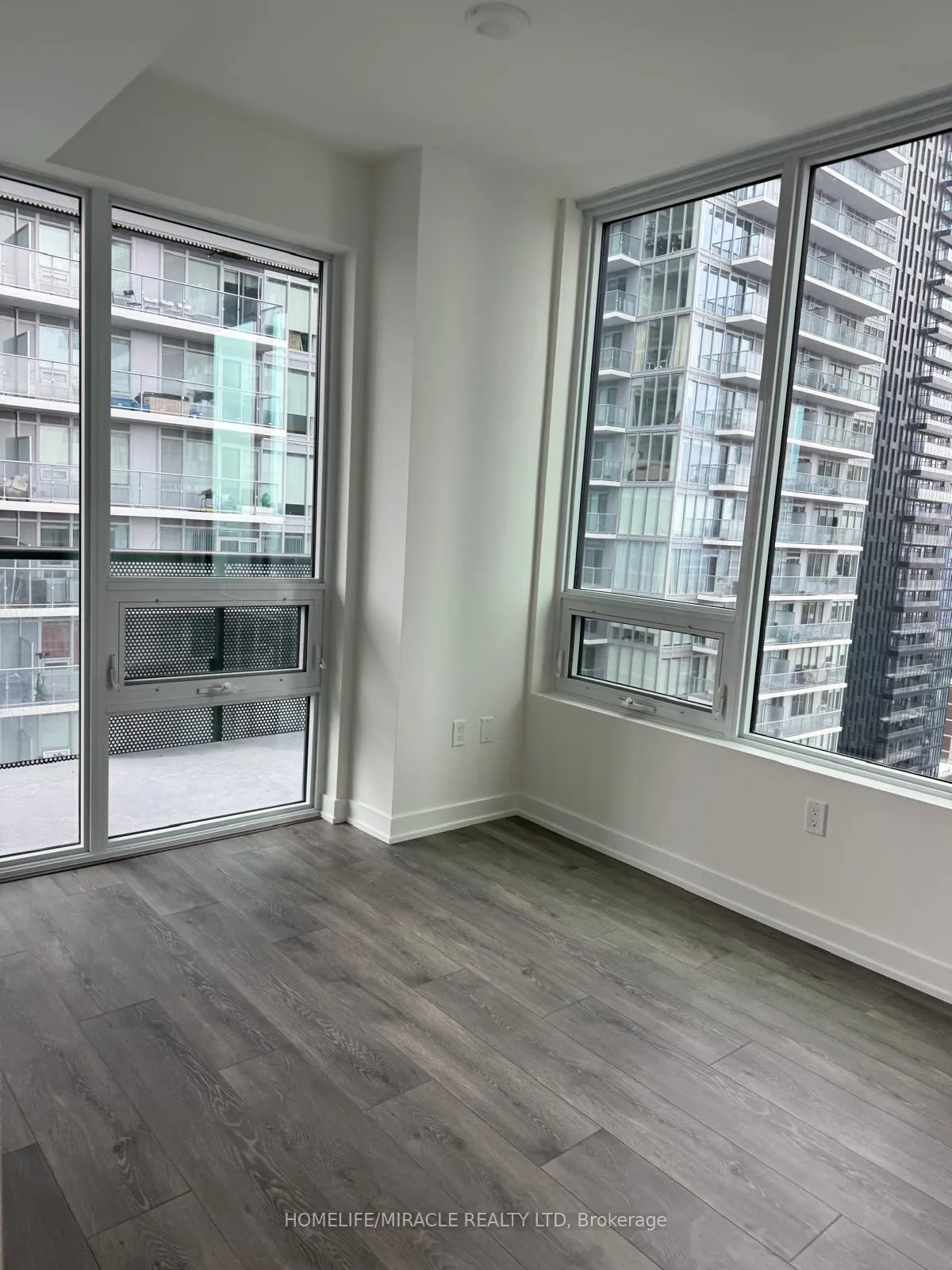 Front of Unit 1805, 127 Broadway Avenue