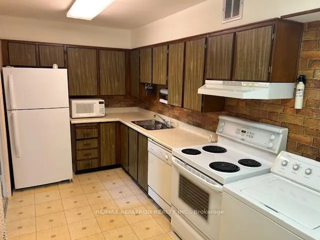 Photo 8 of Unit 206, 60 Inverlochy Boulevard, Markham, Royal Orchard — HOMEH