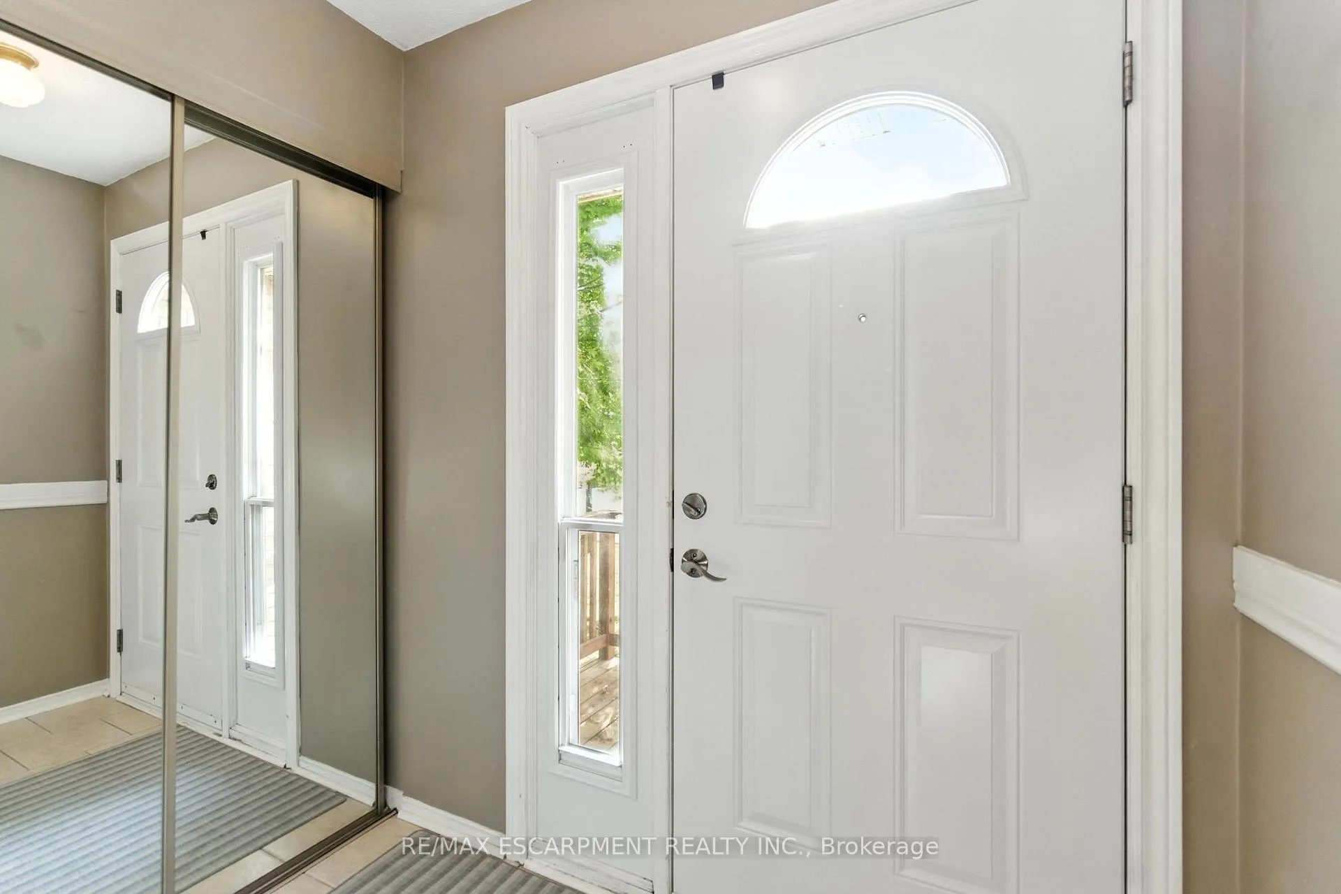 Photo 4 of Unit 18, 79 Braeheid Avenue, Hamilton, Waterdown — HOMEH
