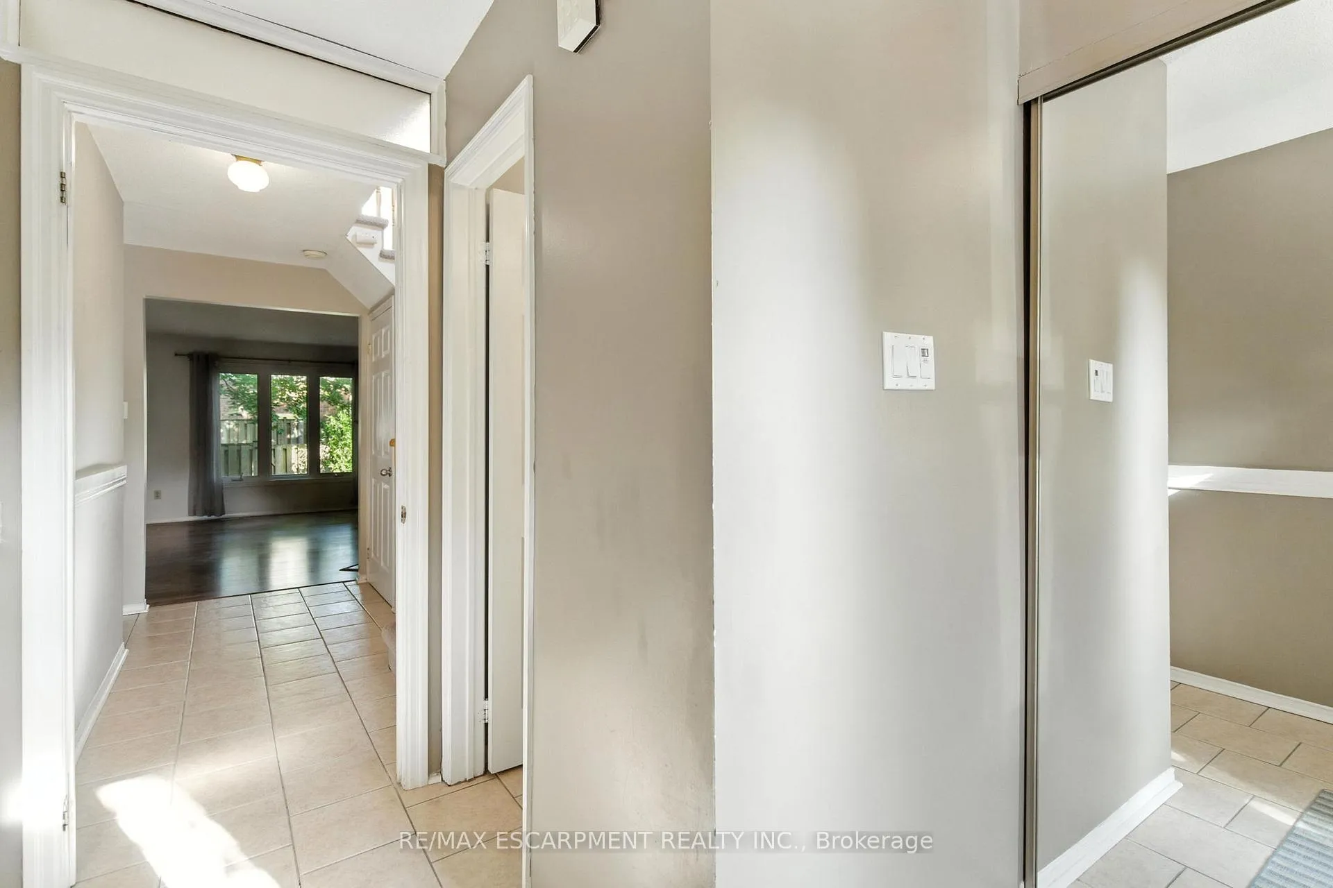 Photo 5 of Unit 18, 79 Braeheid Avenue, Hamilton, Waterdown — HOMEH