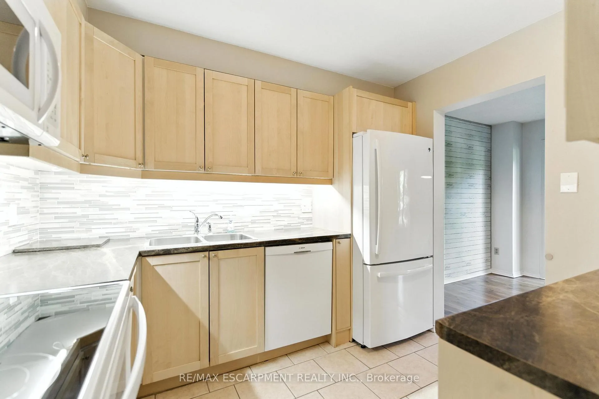 Photo 12 of Unit 18, 79 Braeheid Avenue, Hamilton, Waterdown — HOMEH