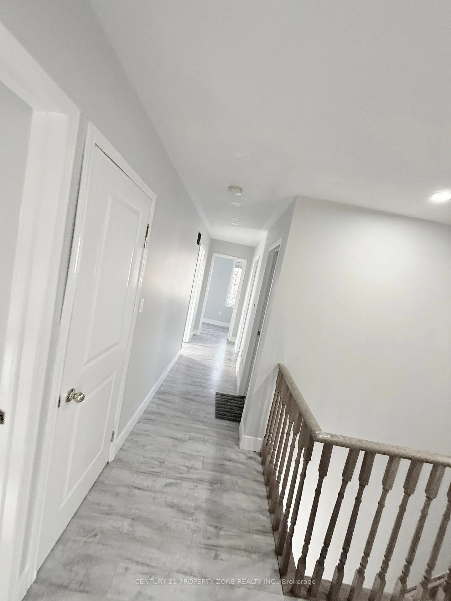 Photo 5 of 2 Abbotsbury Drive, Brampton, Credit Valley — HOMEH