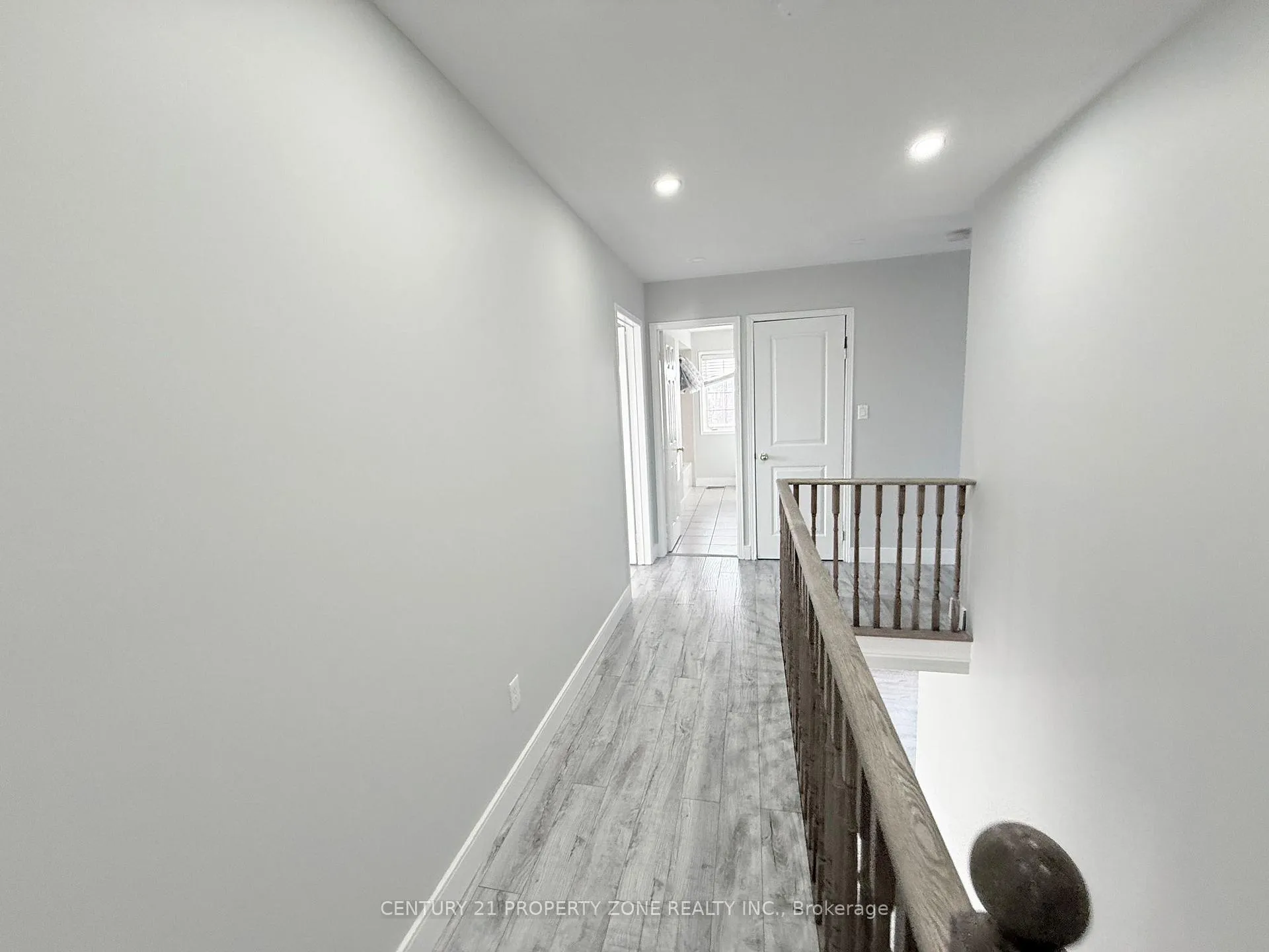 Photo 6 of 2 Abbotsbury Drive, Brampton, Credit Valley — HOMEH