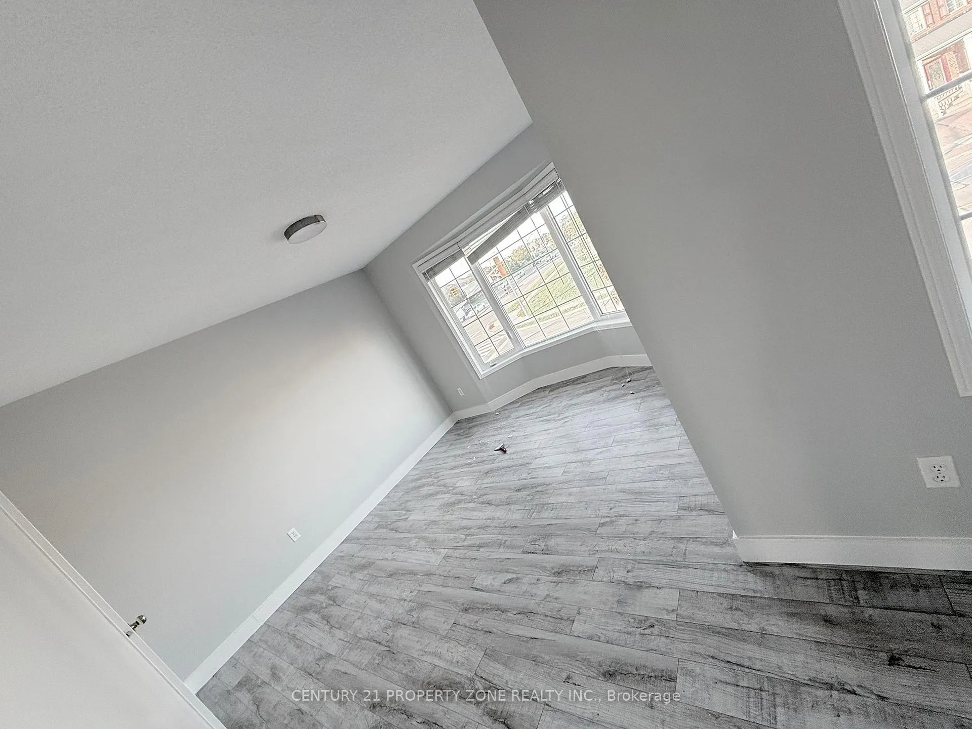 Photo 7 of 2 Abbotsbury Drive, Brampton, Credit Valley — HOMEH
