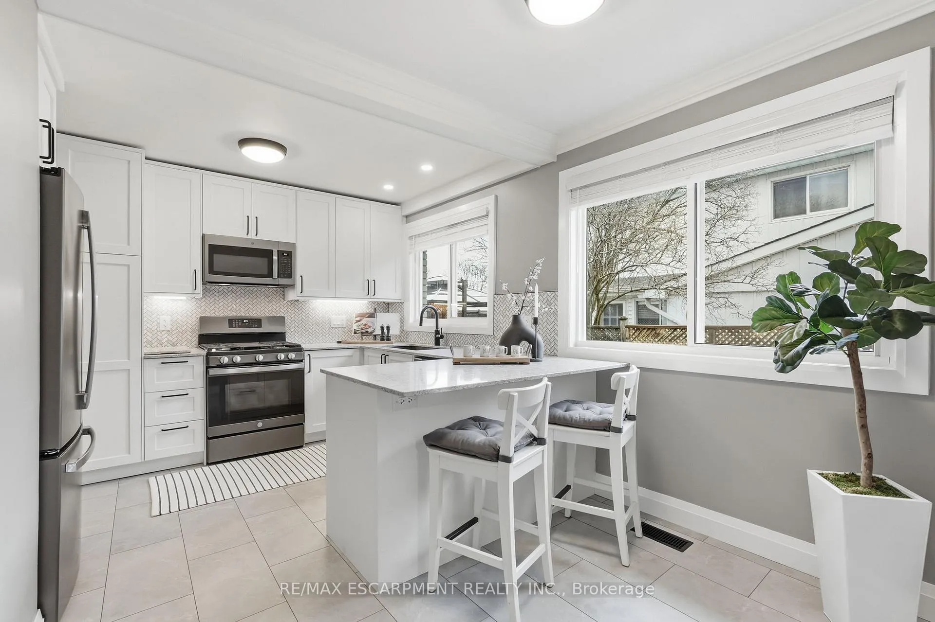 Photo 7 of 4487 Bennett Road, Burlington, Shoreacres — HOMEH