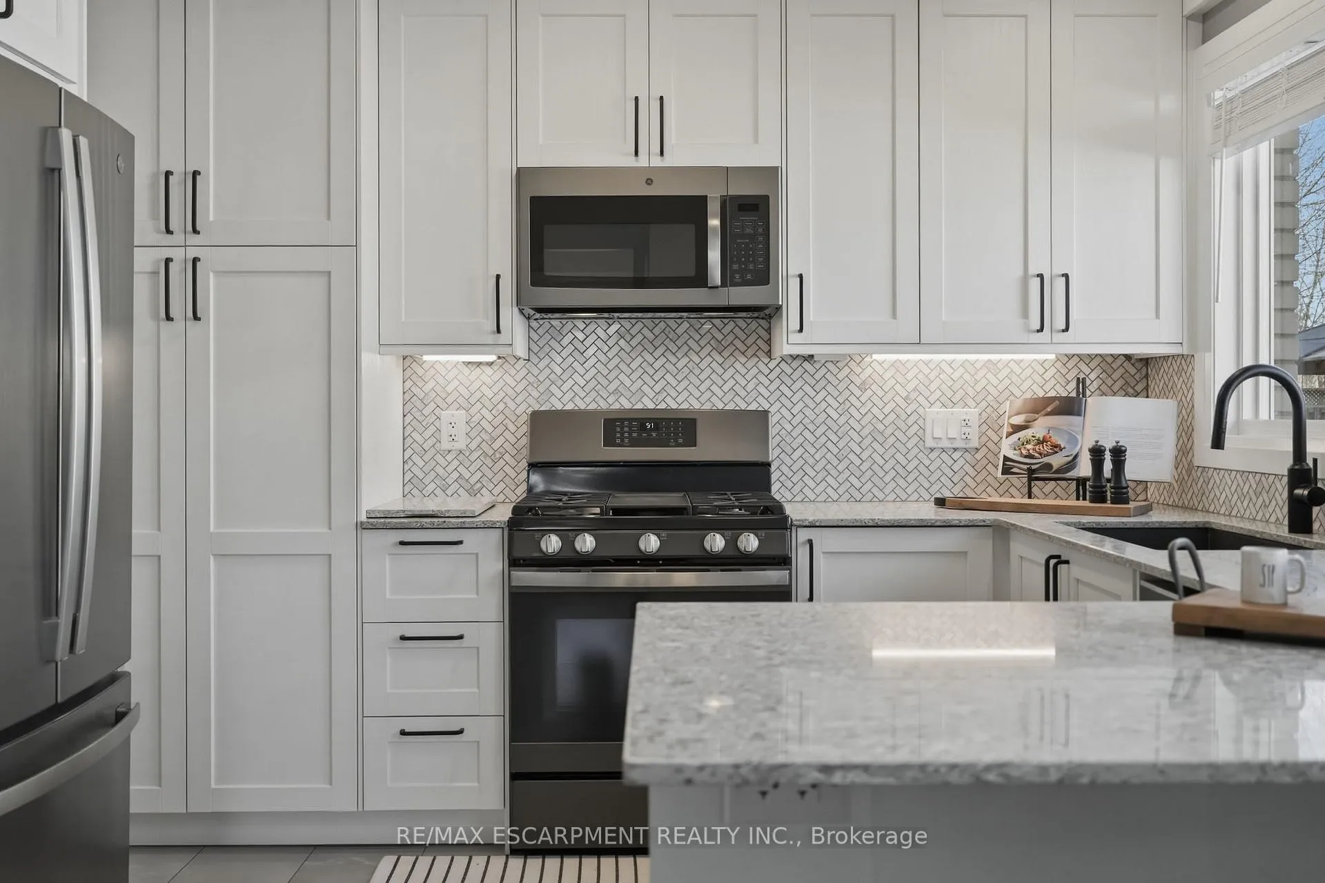 Photo 8 of 4487 Bennett Road, Burlington, Shoreacres — HOMEH