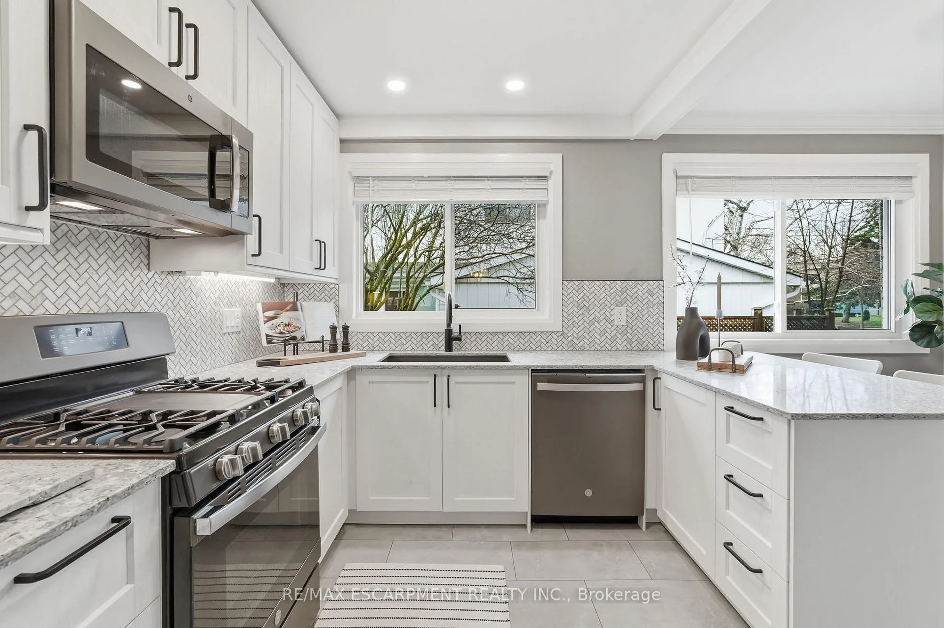 Photo 9 of 4487 Bennett Road, Burlington, Shoreacres — HOMEH