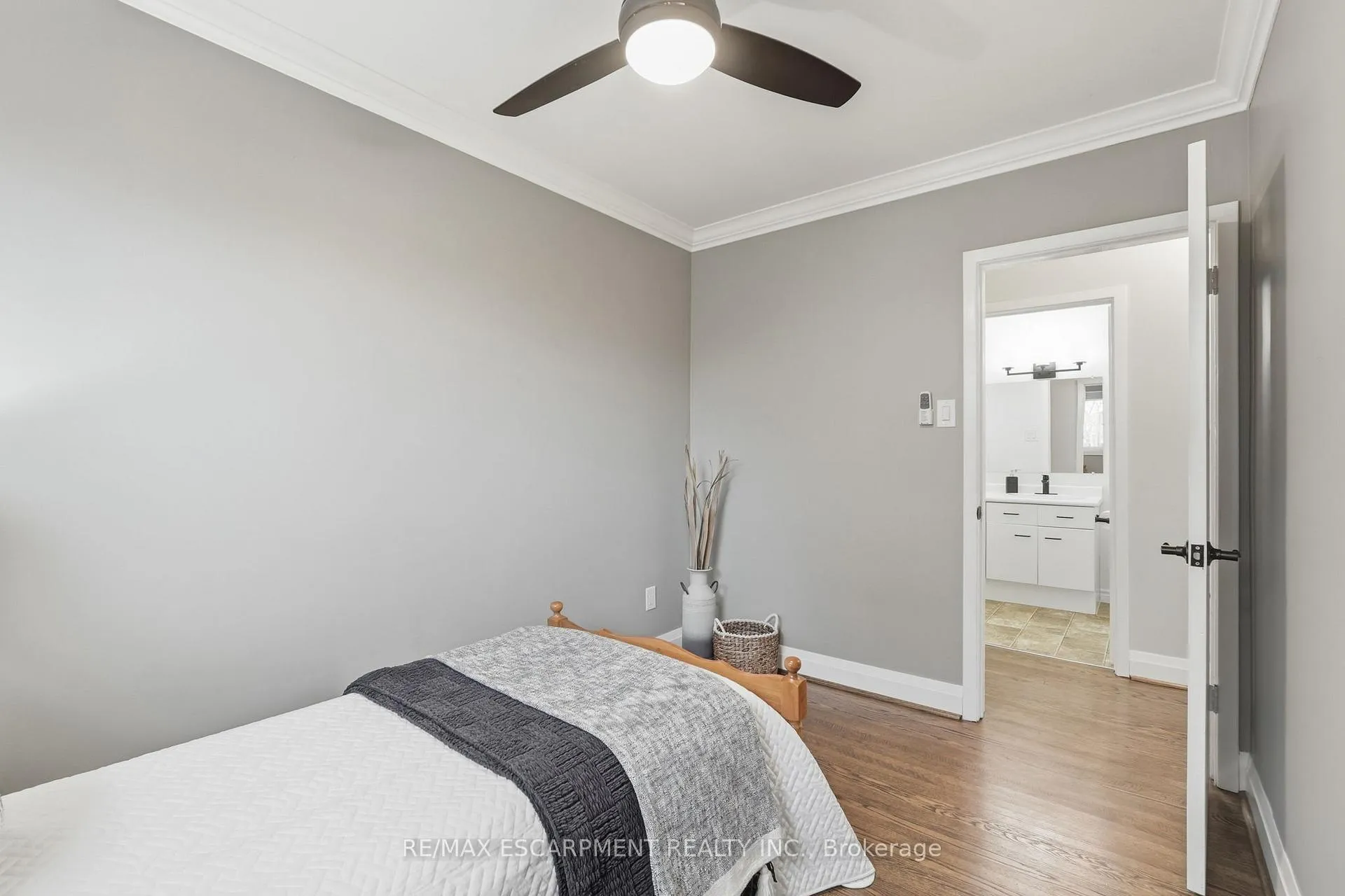 Photo 26 of 4487 Bennett Road, Burlington, Shoreacres — HOMEH
