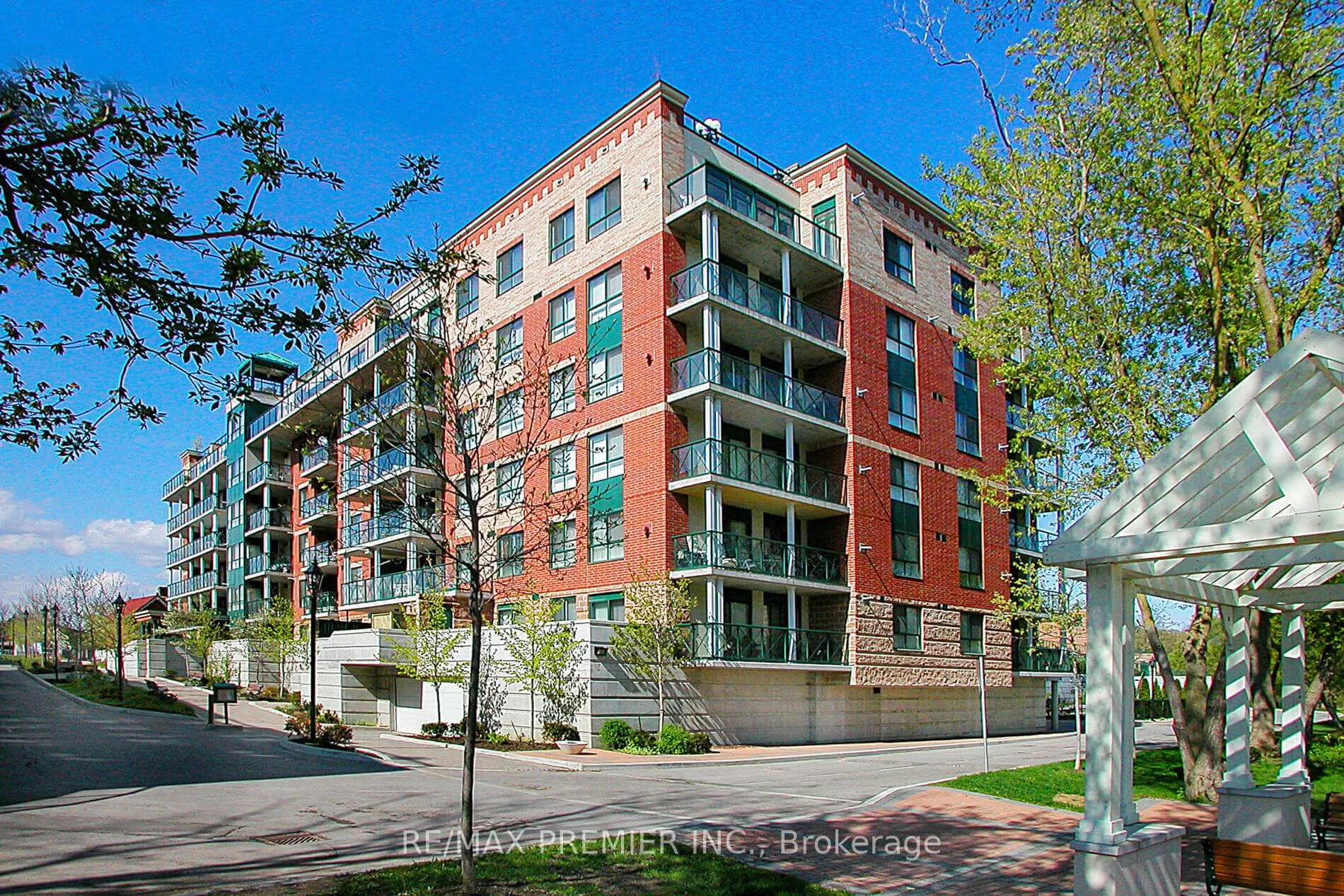 Front of Unit 405, 141 Woodbridge Avenue