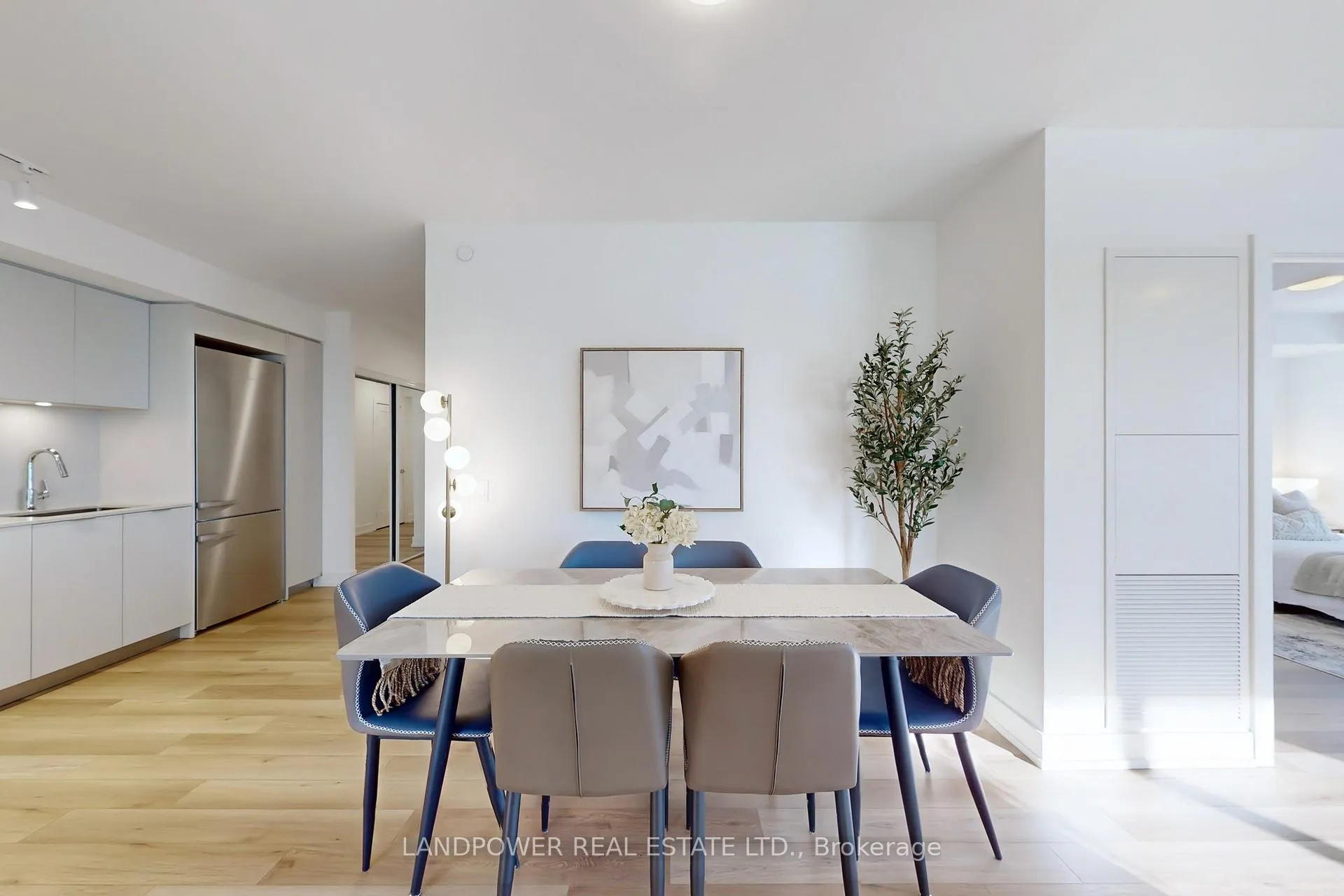 Photo 4 of Unit 609, 8 Cedarland Drive, Markham, Unionville — HOMEH
