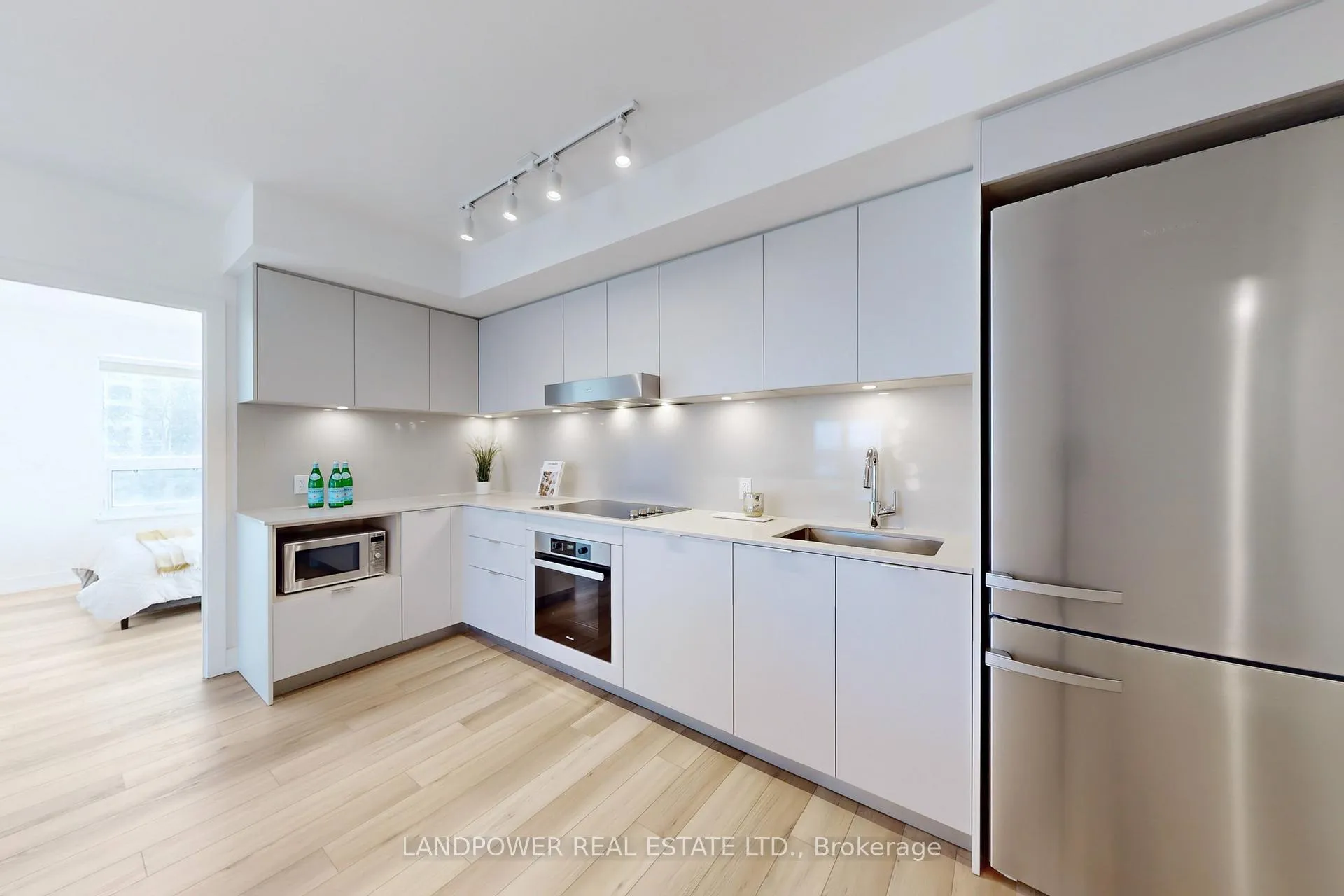 Photo 6 of Unit 609, 8 Cedarland Drive, Markham, Unionville — HOMEH