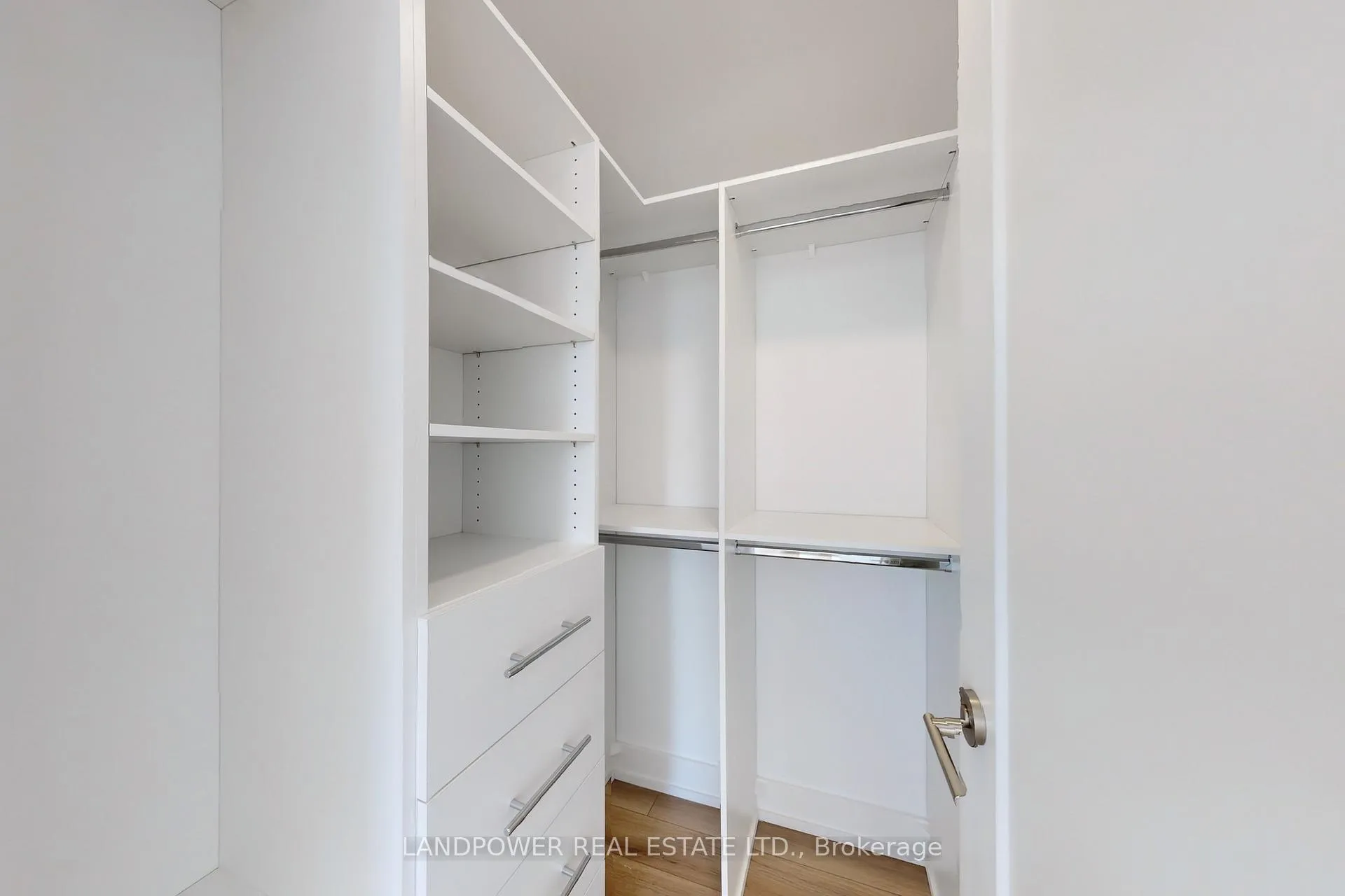 Photo 9 of Unit 609, 8 Cedarland Drive, Markham, Unionville — HOMEH