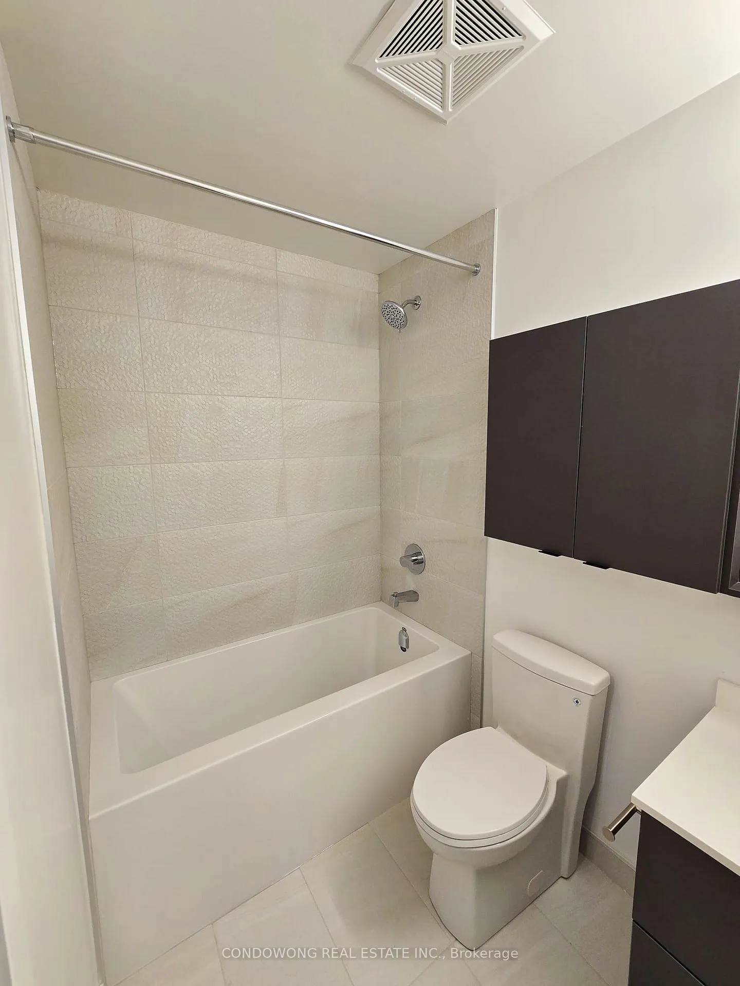 Photo 6 of Unit 311A, 30 Upper Mall Way, Vaughan, Brownridge — HOMEH