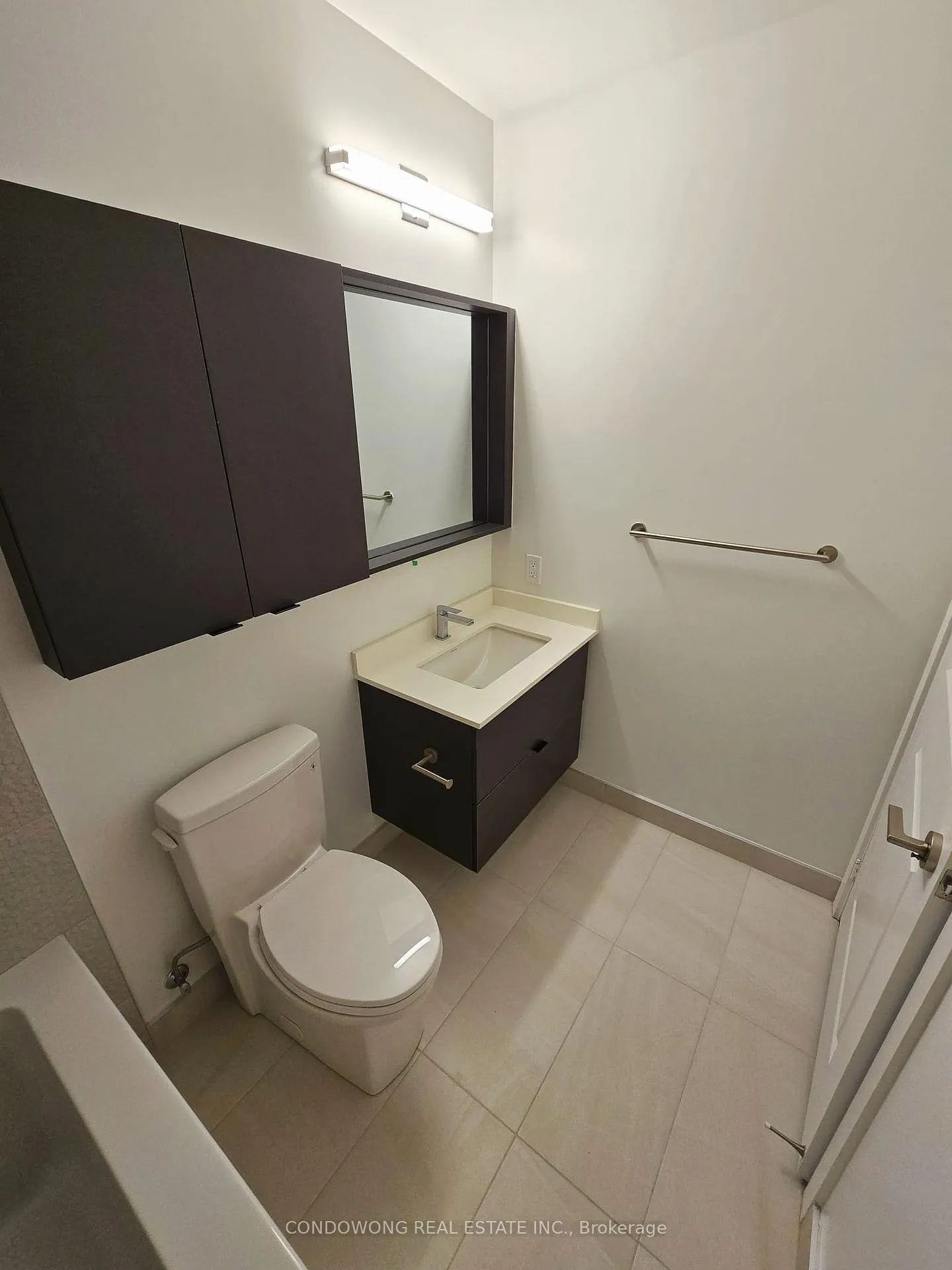 Photo 7 of Unit 311A, 30 Upper Mall Way, Vaughan, Brownridge — HOMEH