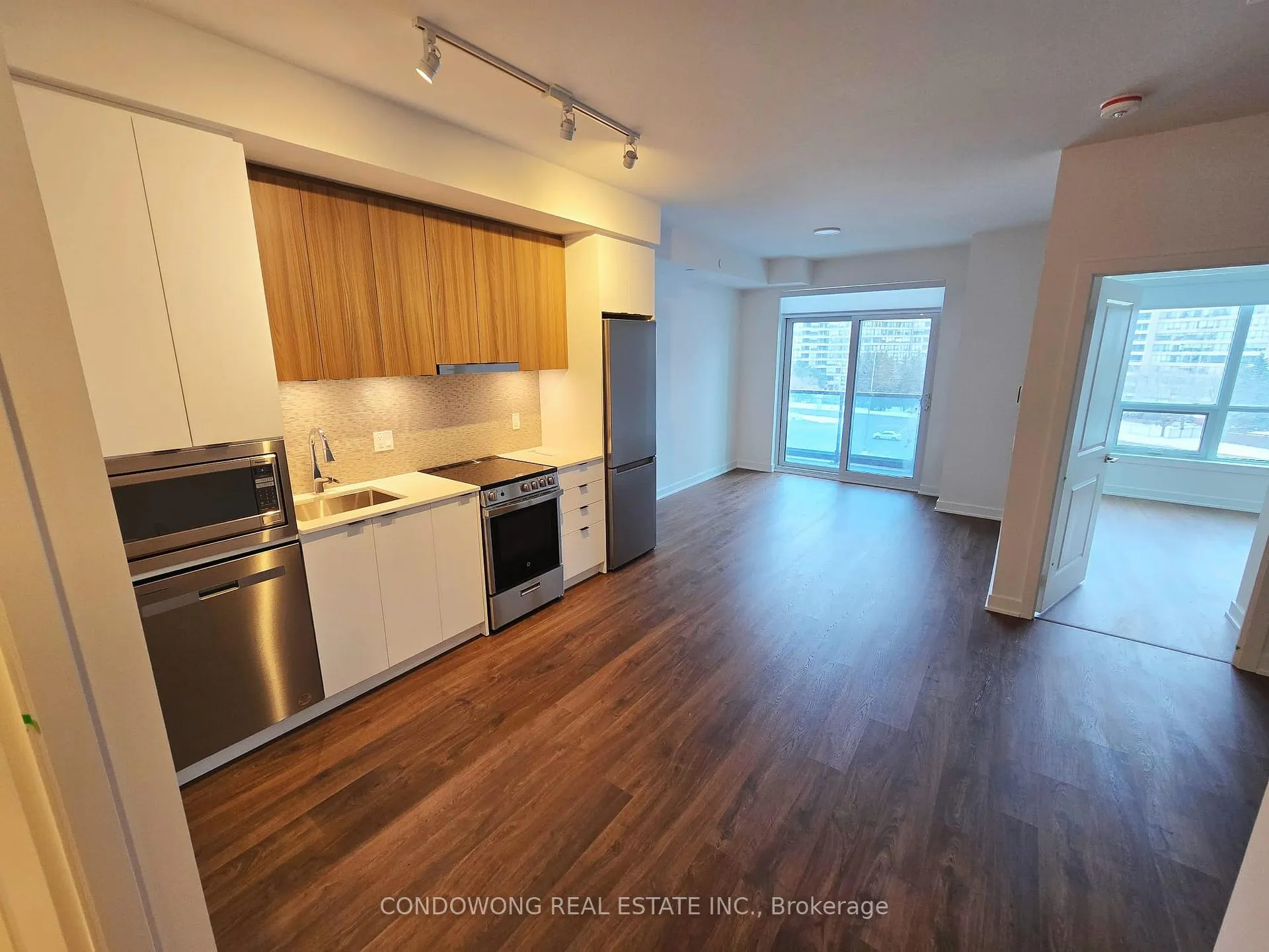 Photo 8 of Unit 311A, 30 Upper Mall Way, Vaughan, Brownridge — HOMEH
