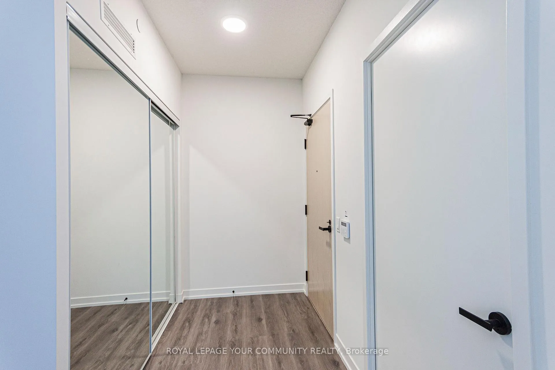 Photo 1 of Unit 712, 225 Commerce Street, Vaughan, Vaughan Corporate Centre — HOMEH