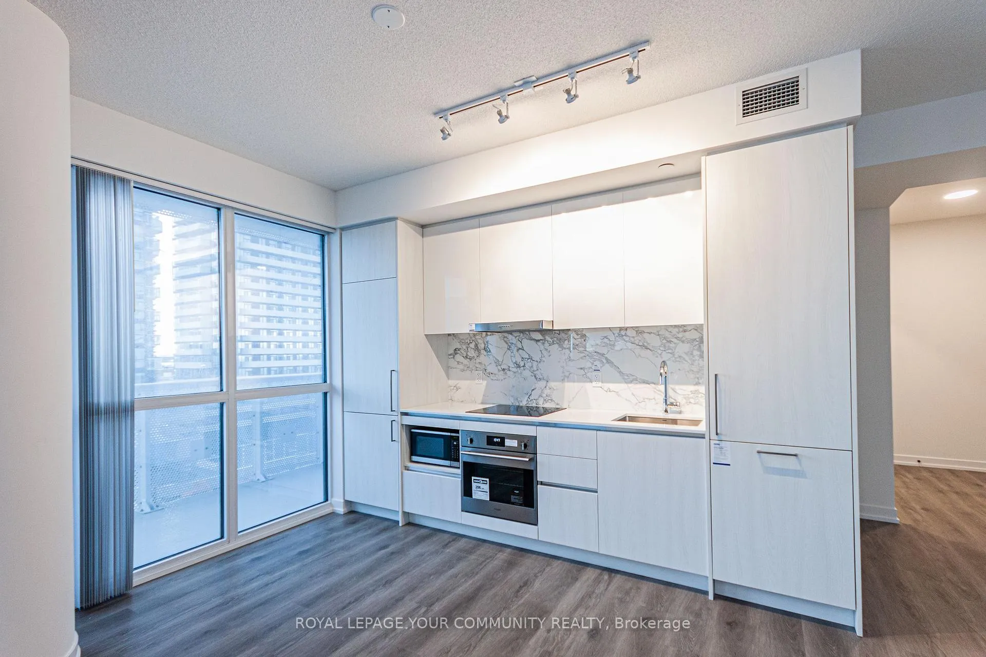 Photo 6 of Unit 712, 225 Commerce Street, Vaughan, Vaughan Corporate Centre — HOMEH