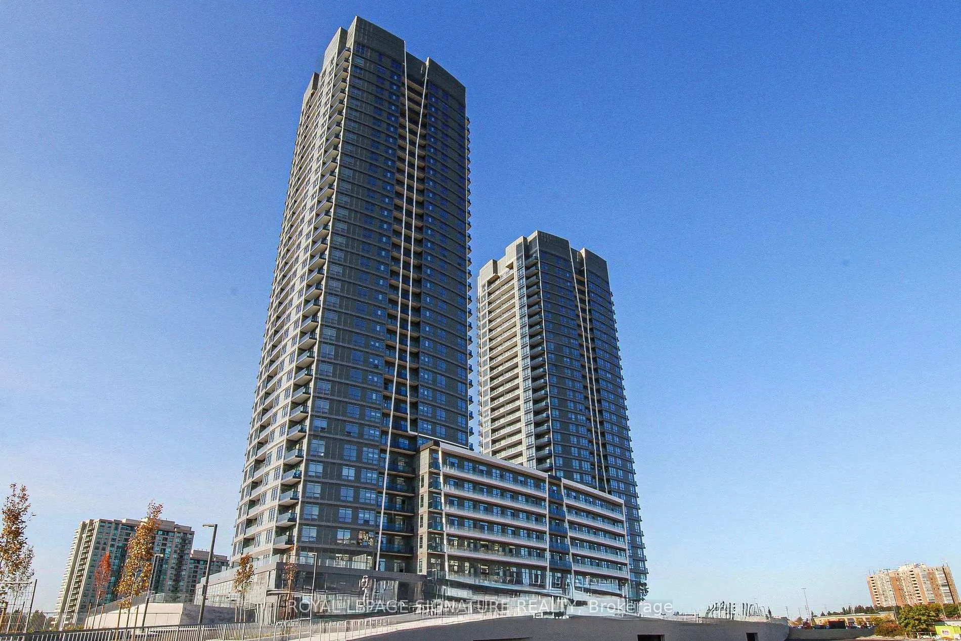 Photo 1 of Unit A-2010, 30 Upper Mall Way, Vaughan, Brownridge — HOMEH