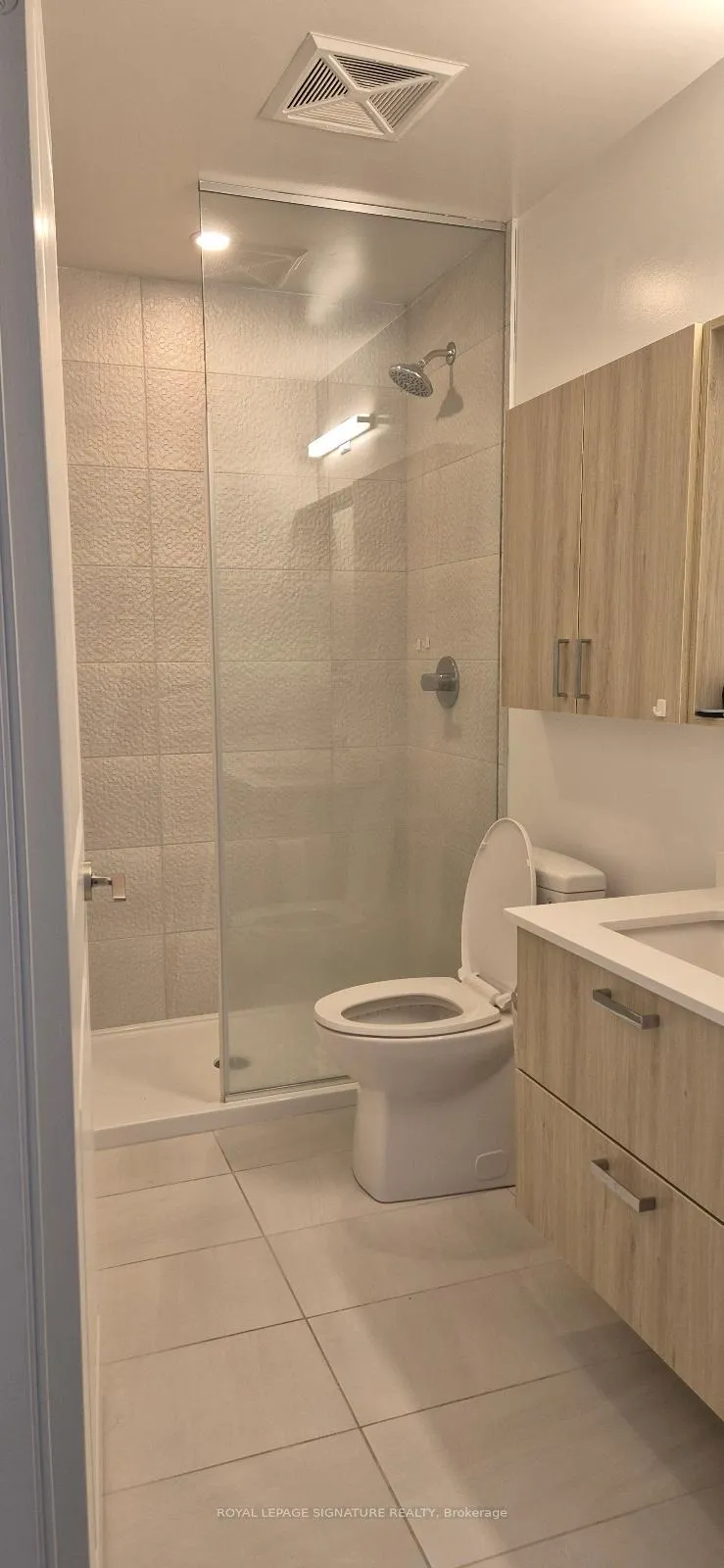 Photo 11 of Unit A-2010, 30 Upper Mall Way, Vaughan, Brownridge — HOMEH