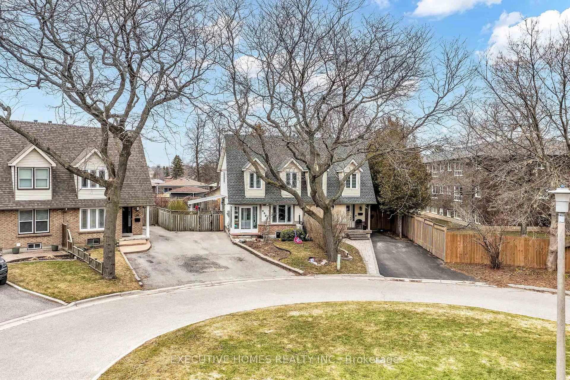 Front of 318 Rondeau Court