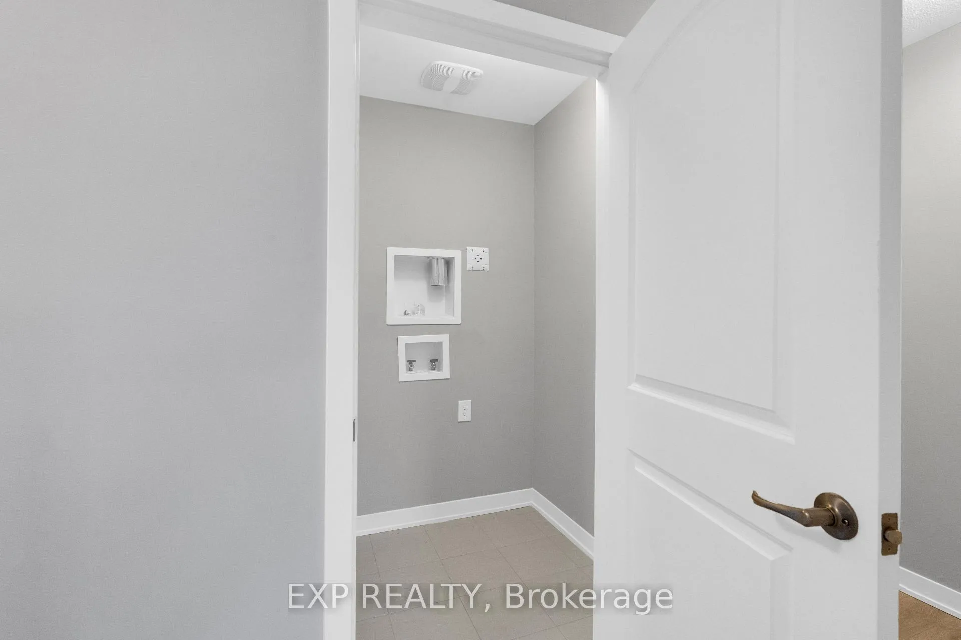 Photo 15 of 912 Lillian Freiman Private, Ottawa, Barrhaven - Half Moon Bay — HOMEH