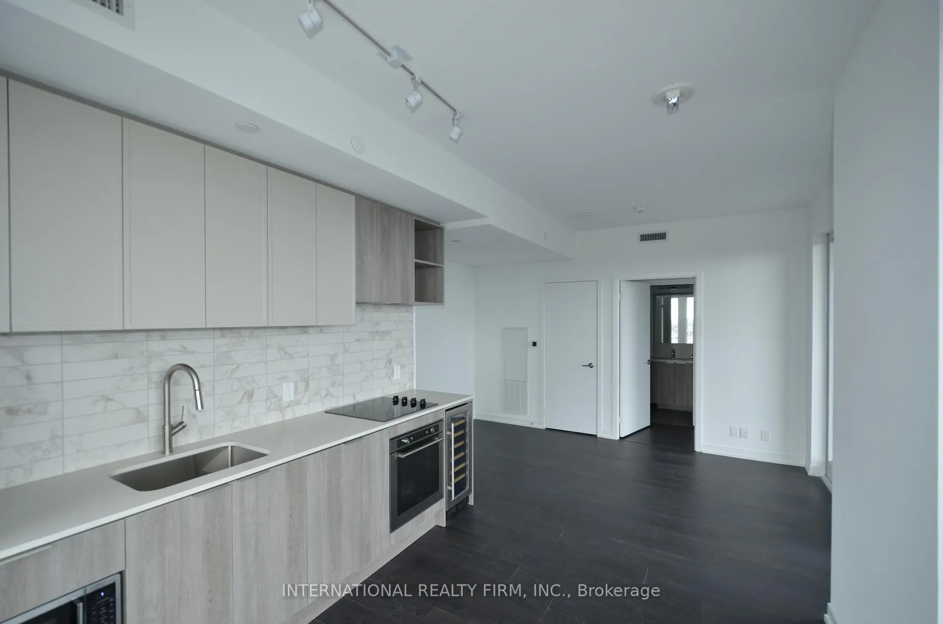 Photo 3 of Unit 1705, 2020 Bathurst Street, Toronto, Humewood-Cedarvale — HOMEH